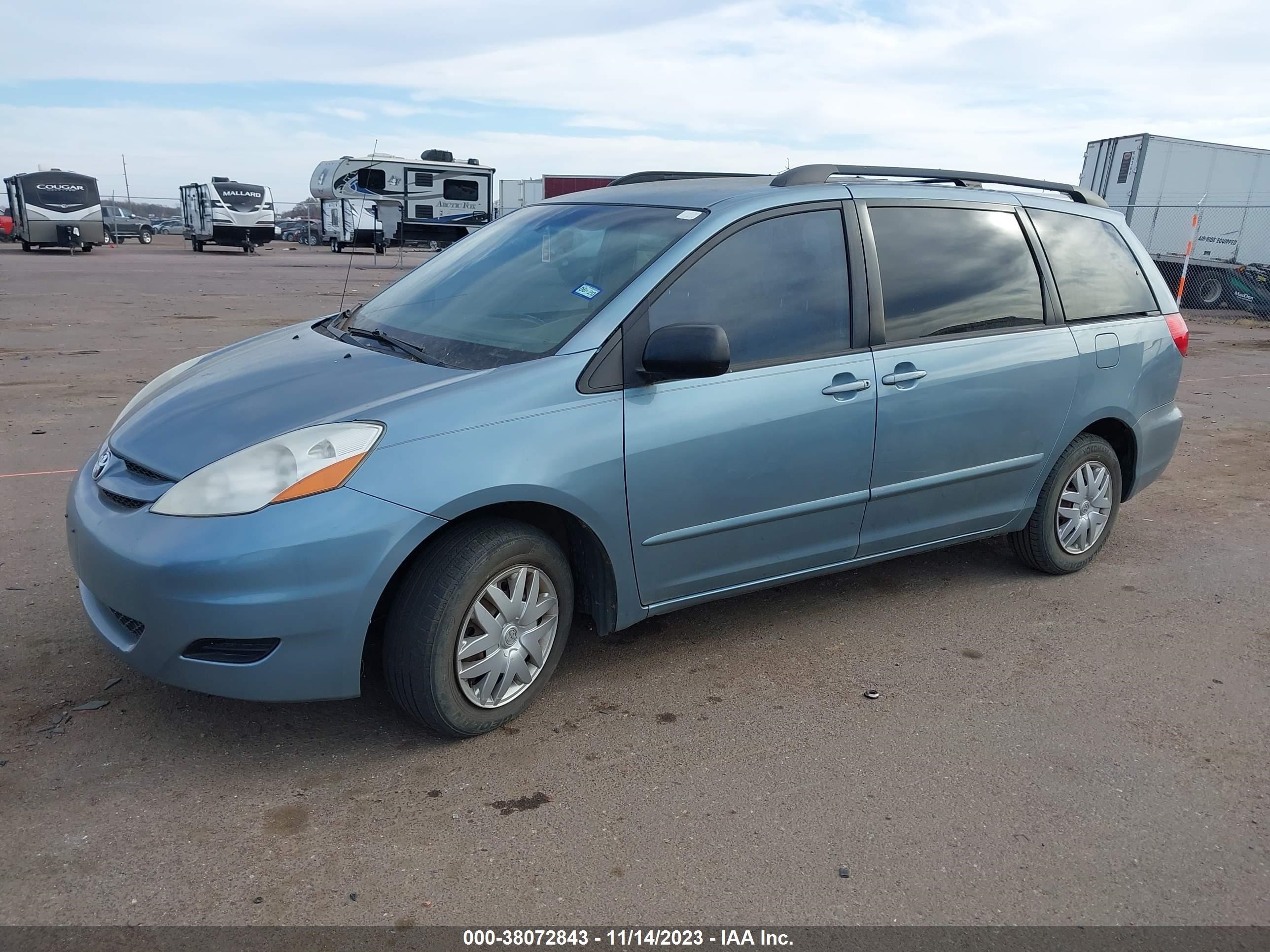 Photo 1 VIN: 5TDZK23C78S168701 - TOYOTA SIENNA 