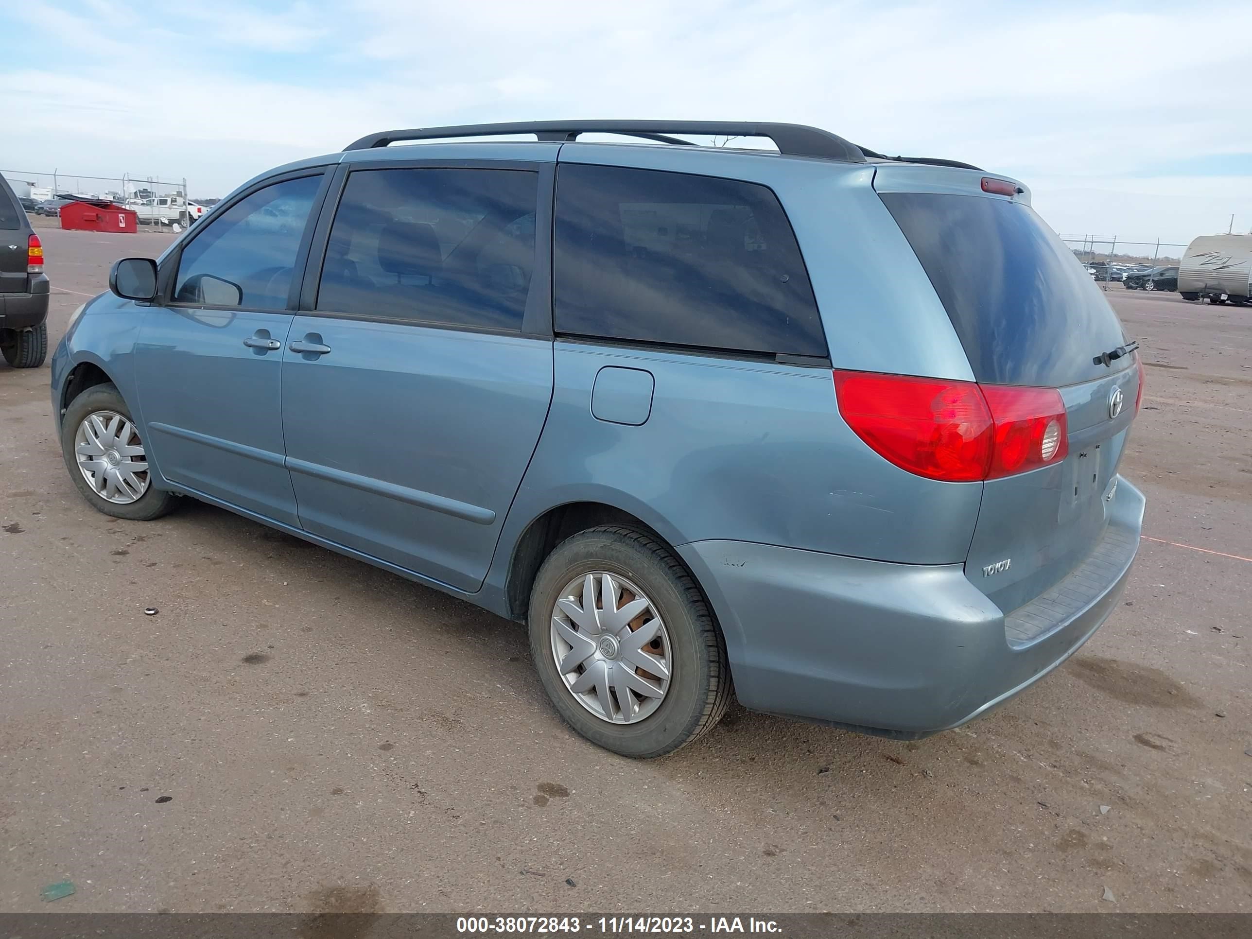 Photo 2 VIN: 5TDZK23C78S168701 - TOYOTA SIENNA 