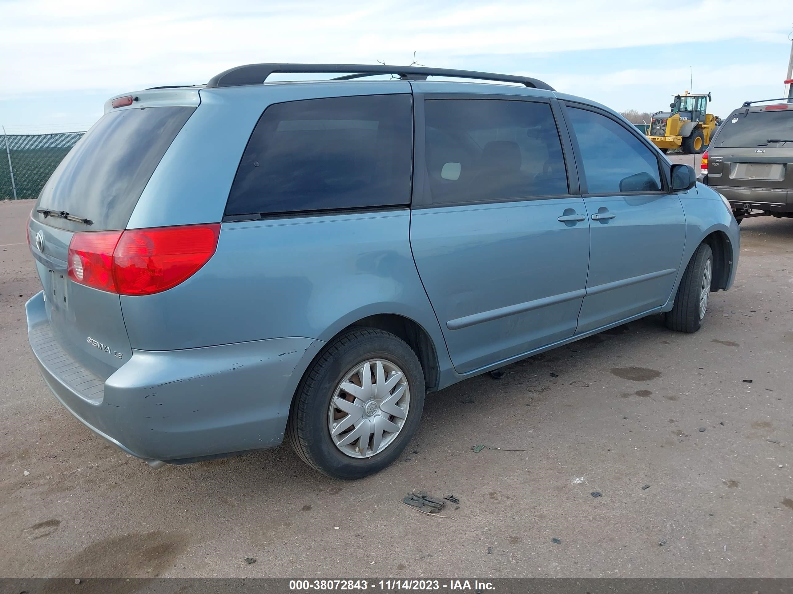 Photo 3 VIN: 5TDZK23C78S168701 - TOYOTA SIENNA 