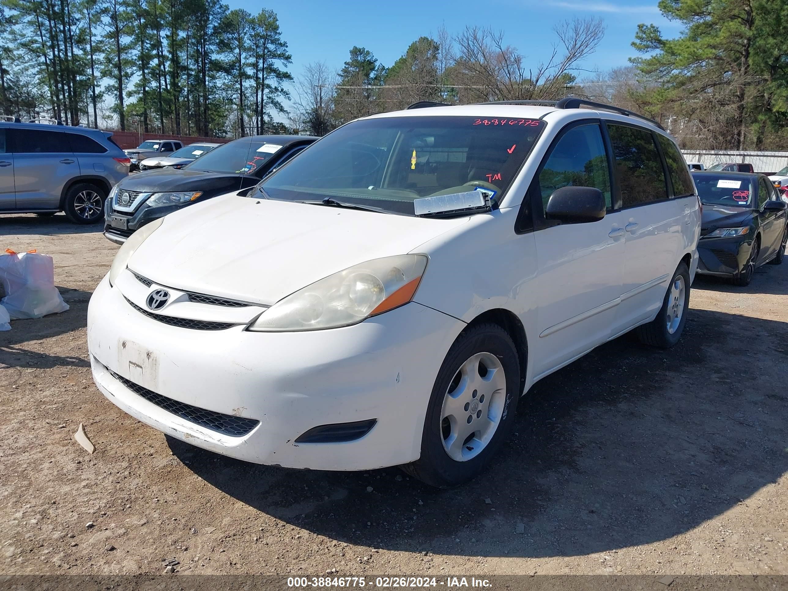 Photo 1 VIN: 5TDZK23C78S185885 - TOYOTA SIENNA 