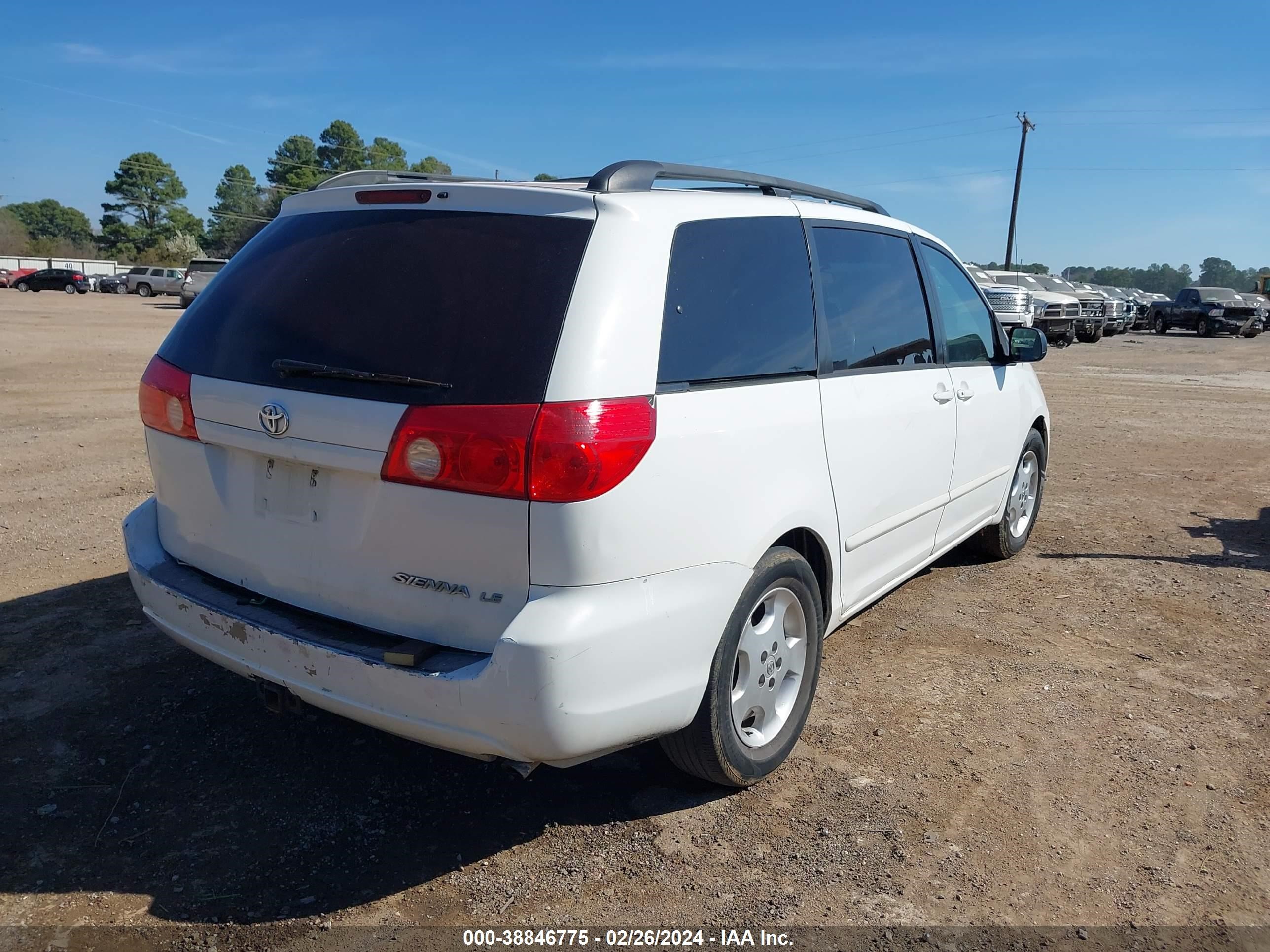 Photo 3 VIN: 5TDZK23C78S185885 - TOYOTA SIENNA 