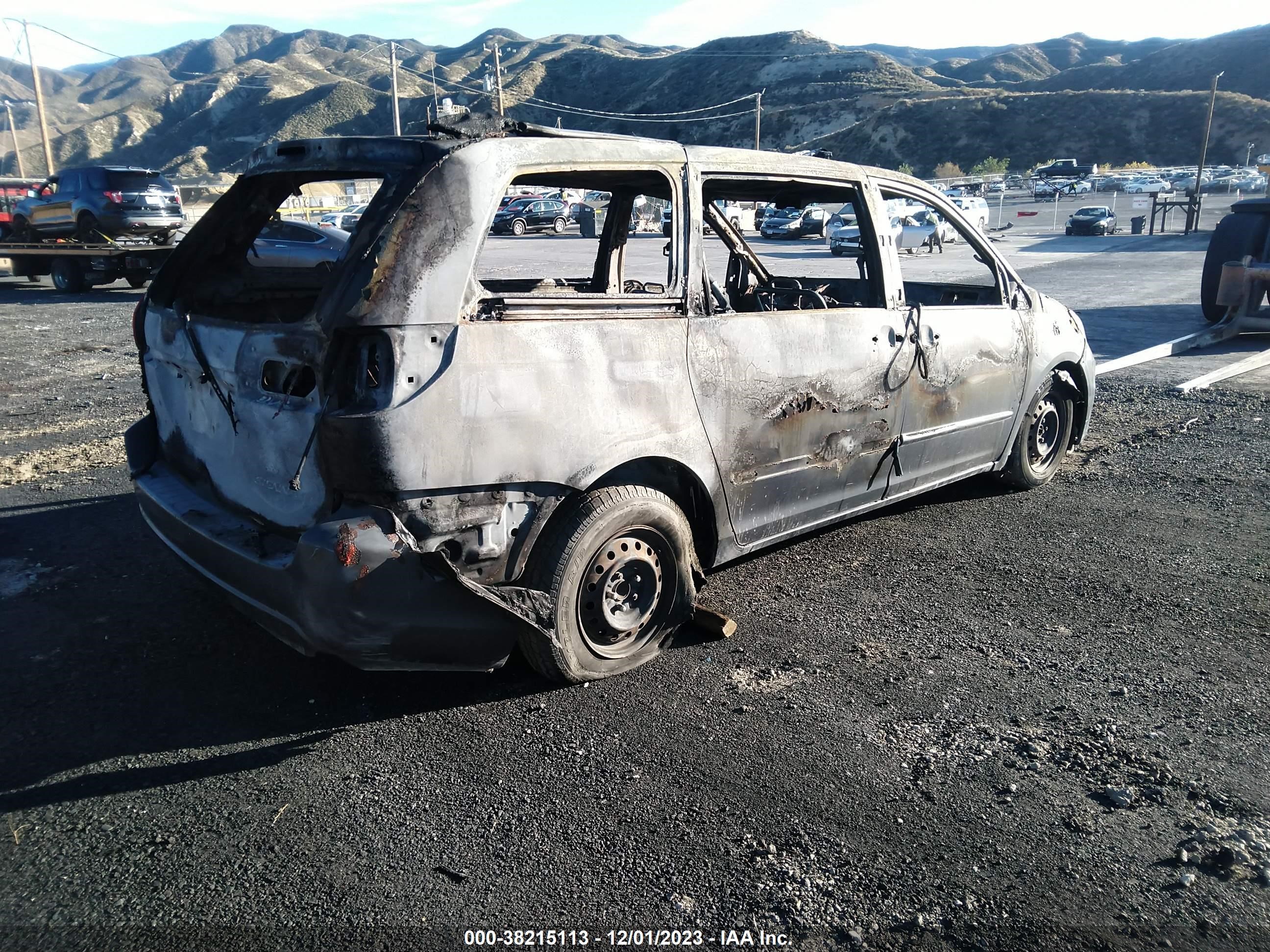 Photo 3 VIN: 5TDZK23C79S232494 - TOYOTA SIENNA 