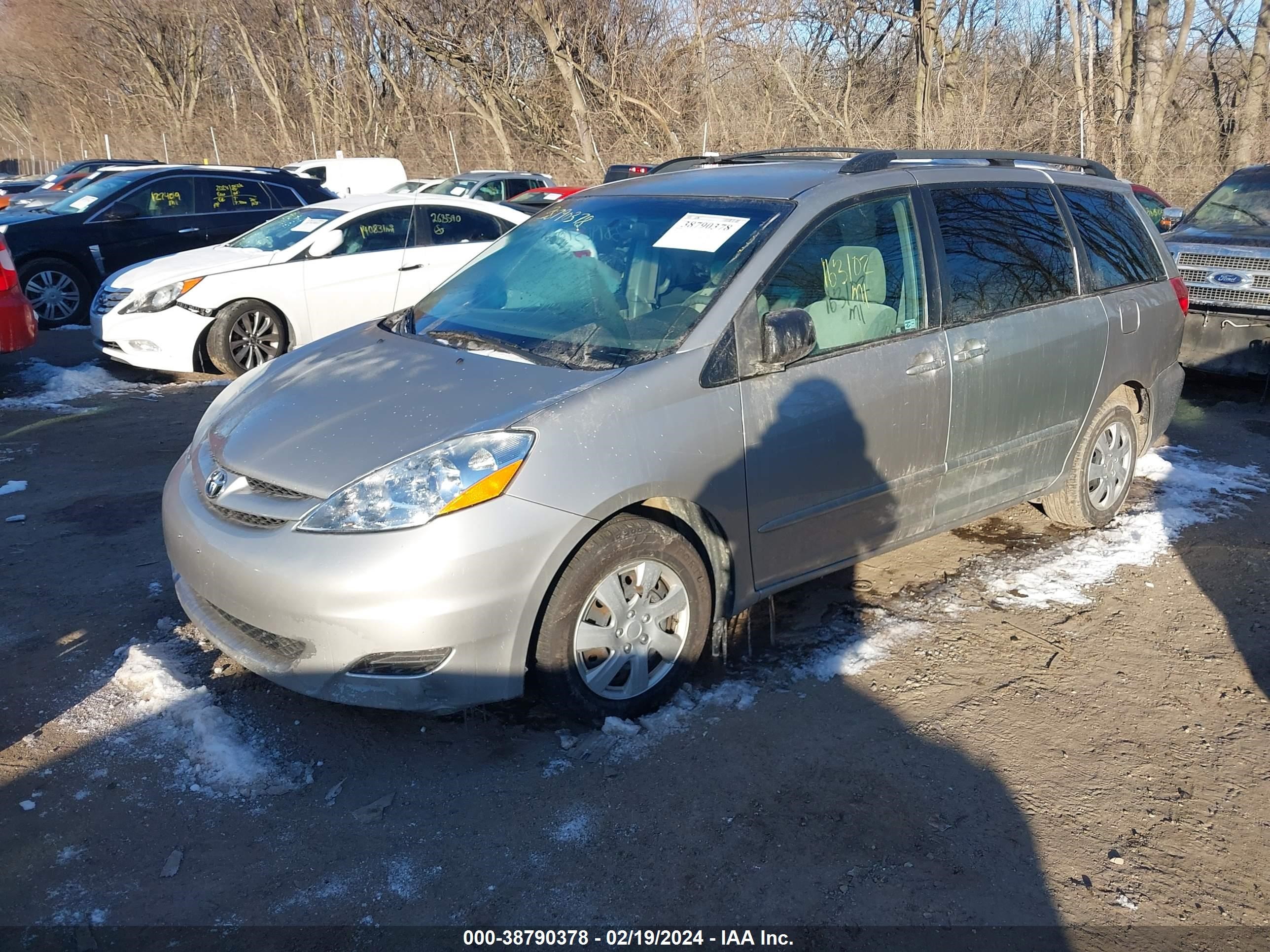 Photo 1 VIN: 5TDZK23C79S249506 - TOYOTA SIENNA 