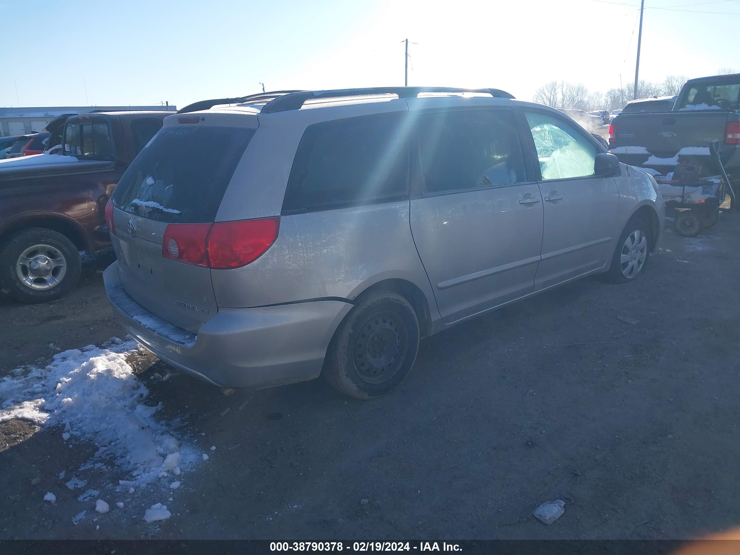 Photo 3 VIN: 5TDZK23C79S249506 - TOYOTA SIENNA 