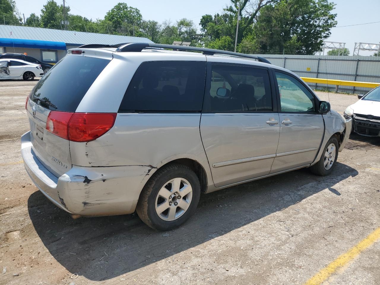 Photo 2 VIN: 5TDZK23C87S087866 - TOYOTA SIENNA 