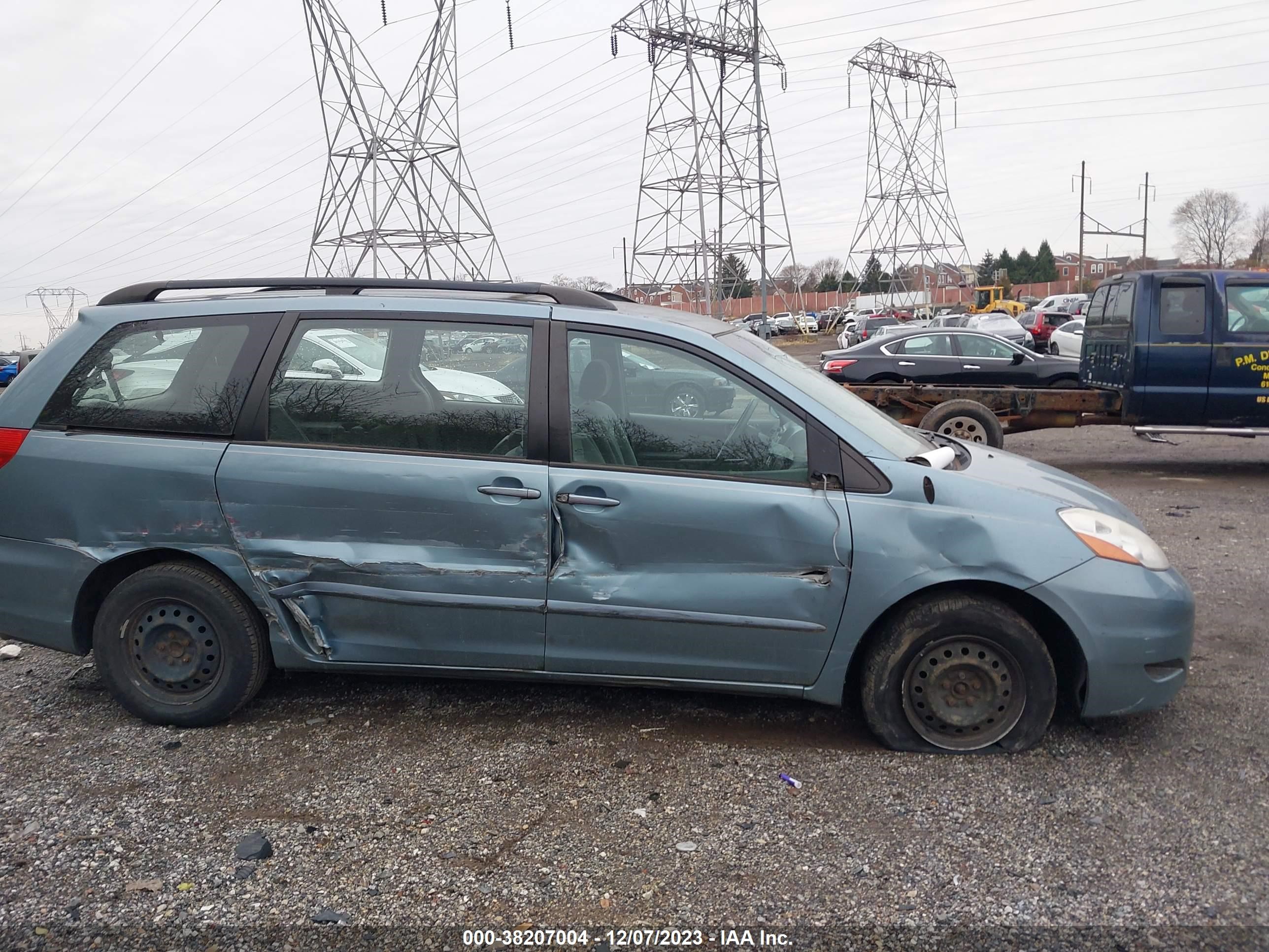 Photo 12 VIN: 5TDZK23C88S121760 - TOYOTA SIENNA 