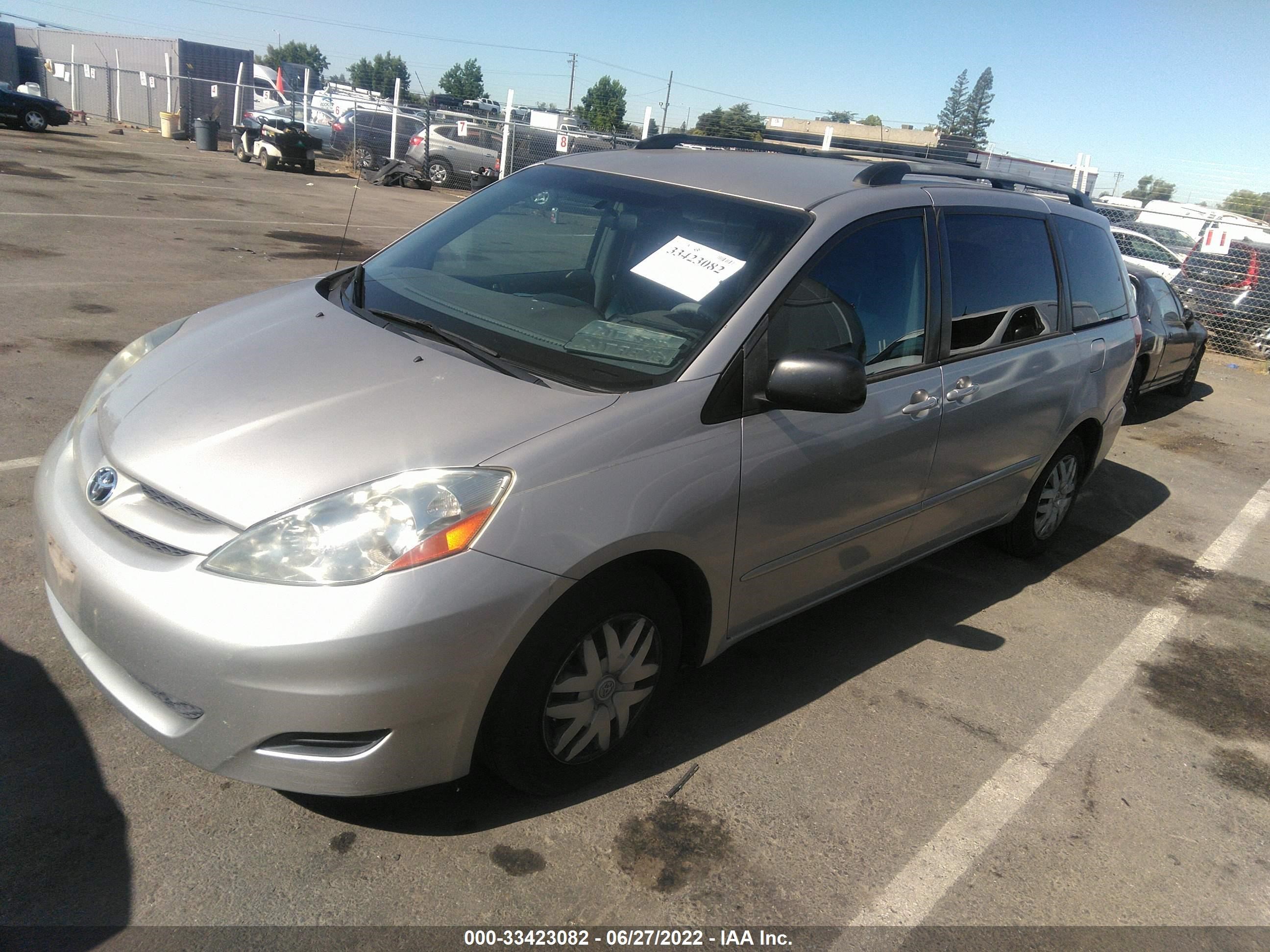 Photo 1 VIN: 5TDZK23C88S138445 - TOYOTA SIENNA 