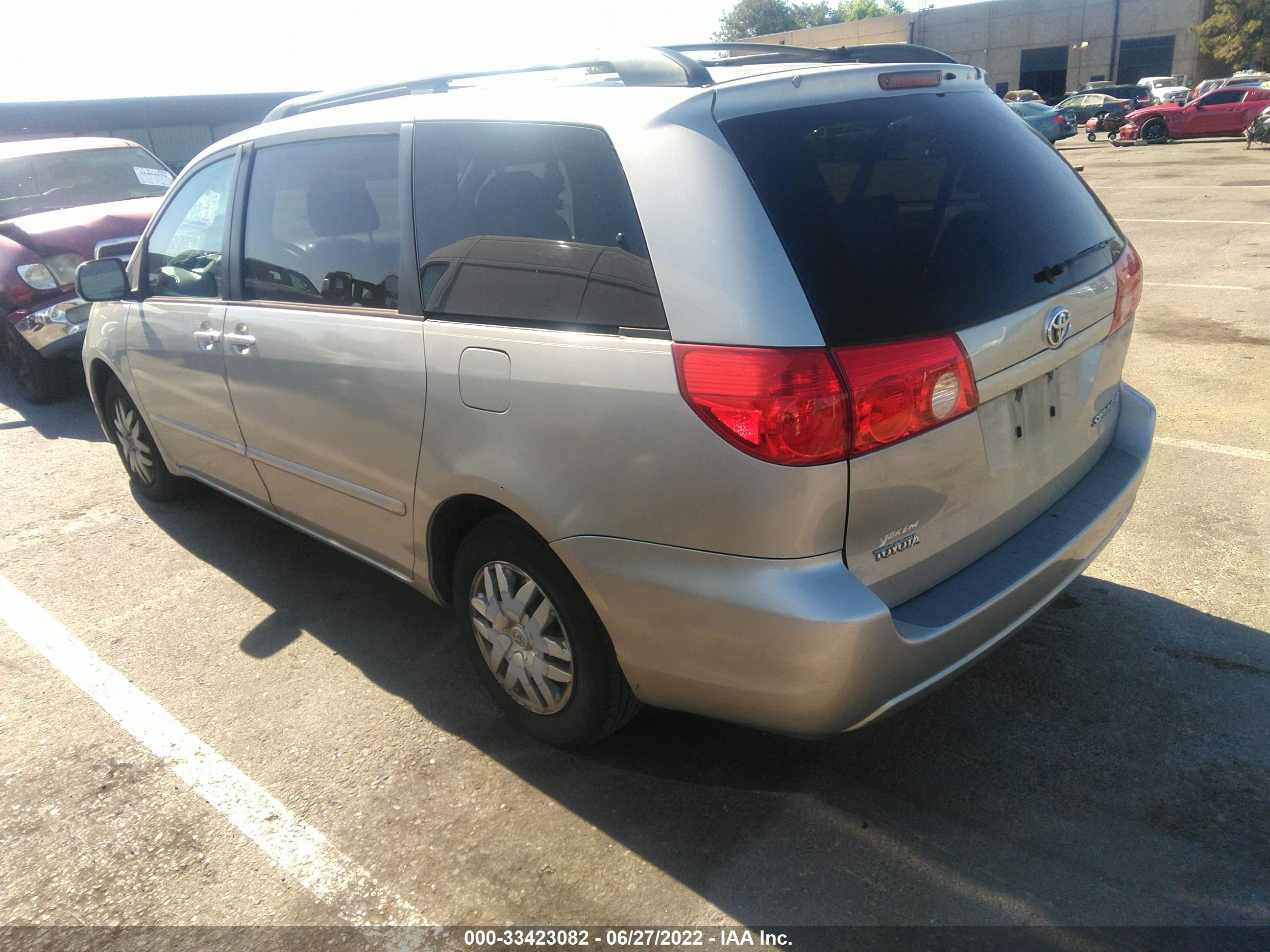 Photo 2 VIN: 5TDZK23C88S138445 - TOYOTA SIENNA 