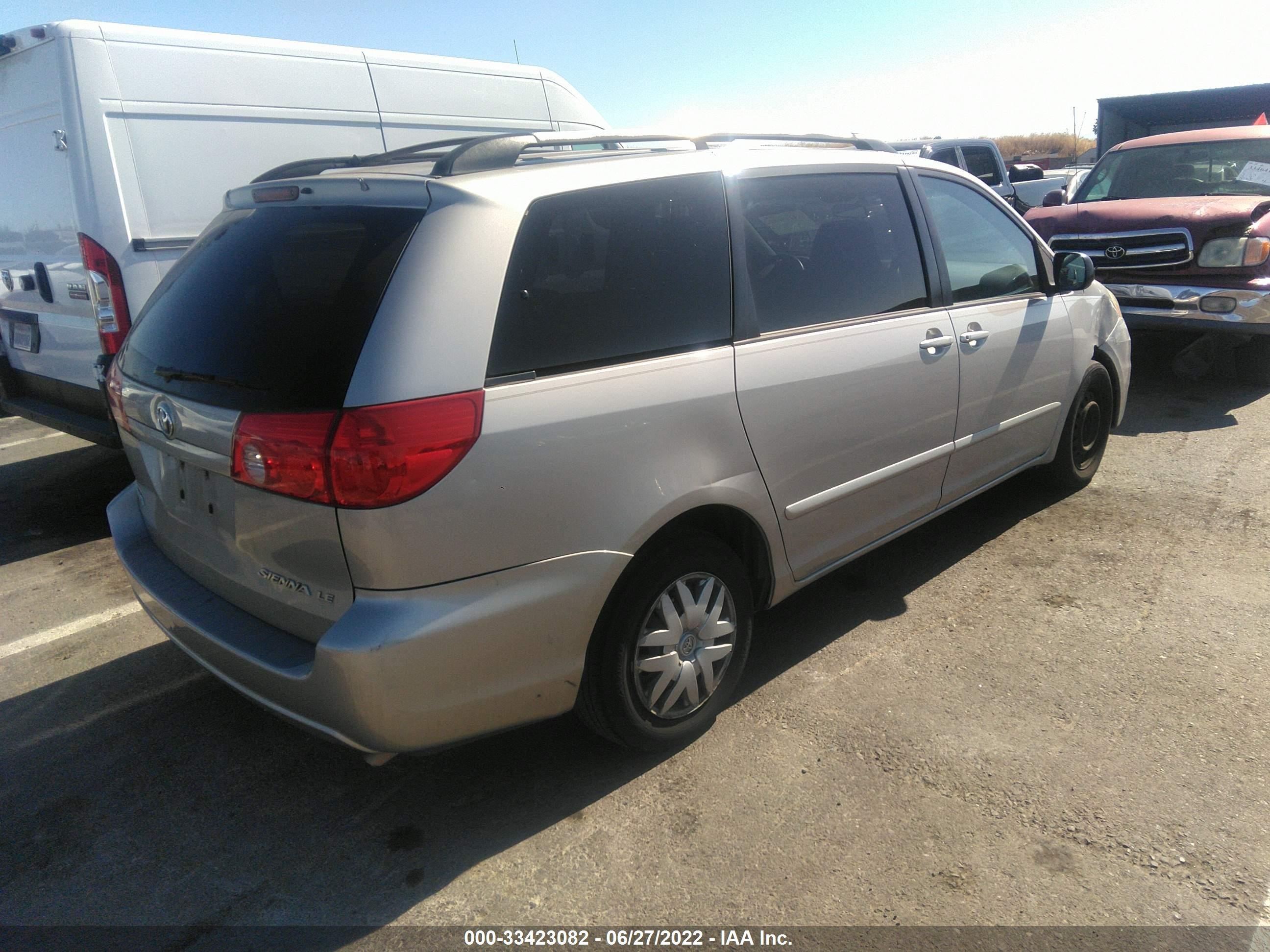 Photo 3 VIN: 5TDZK23C88S138445 - TOYOTA SIENNA 