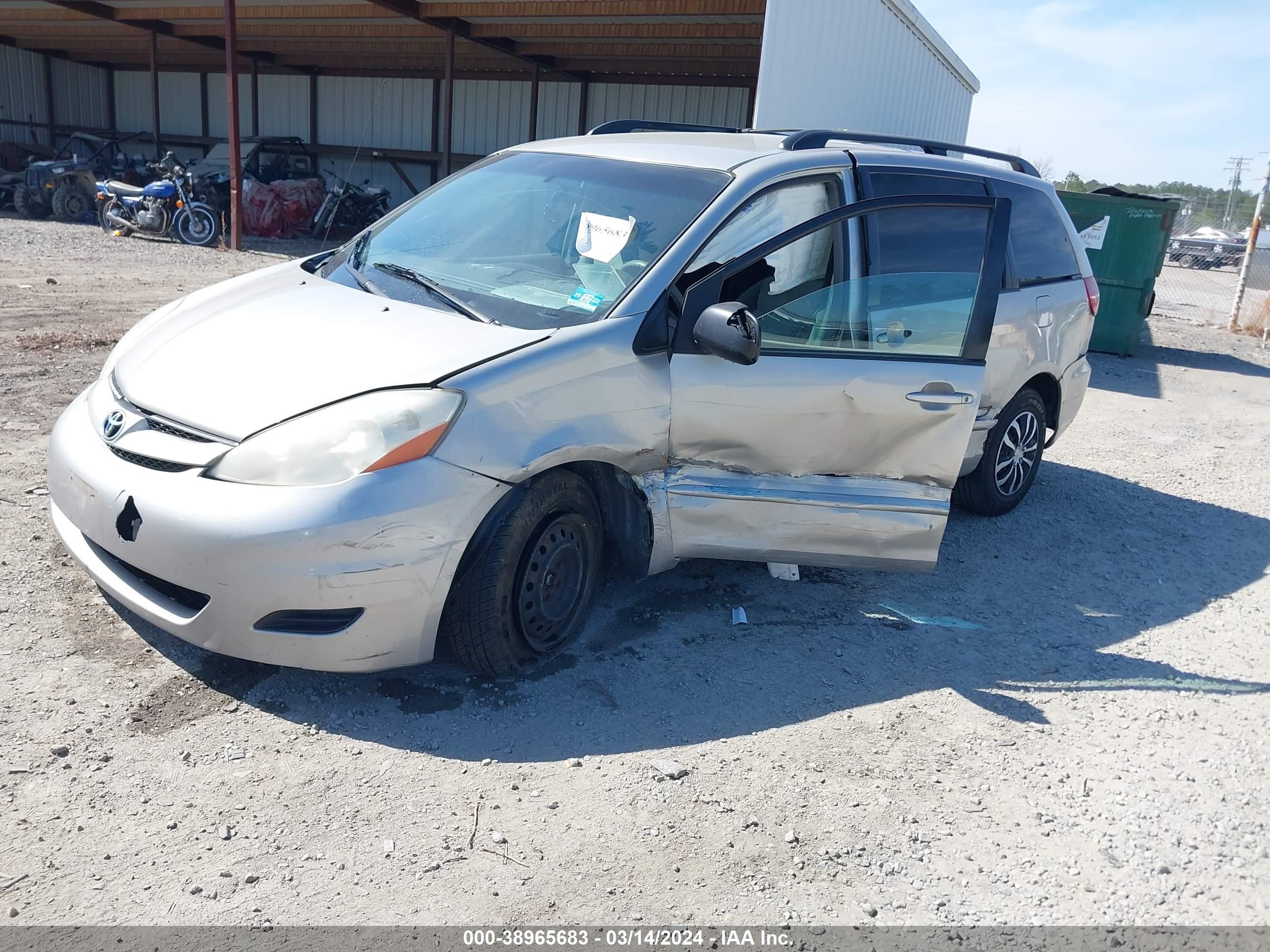 Photo 1 VIN: 5TDZK23C88S211670 - TOYOTA SIENNA 