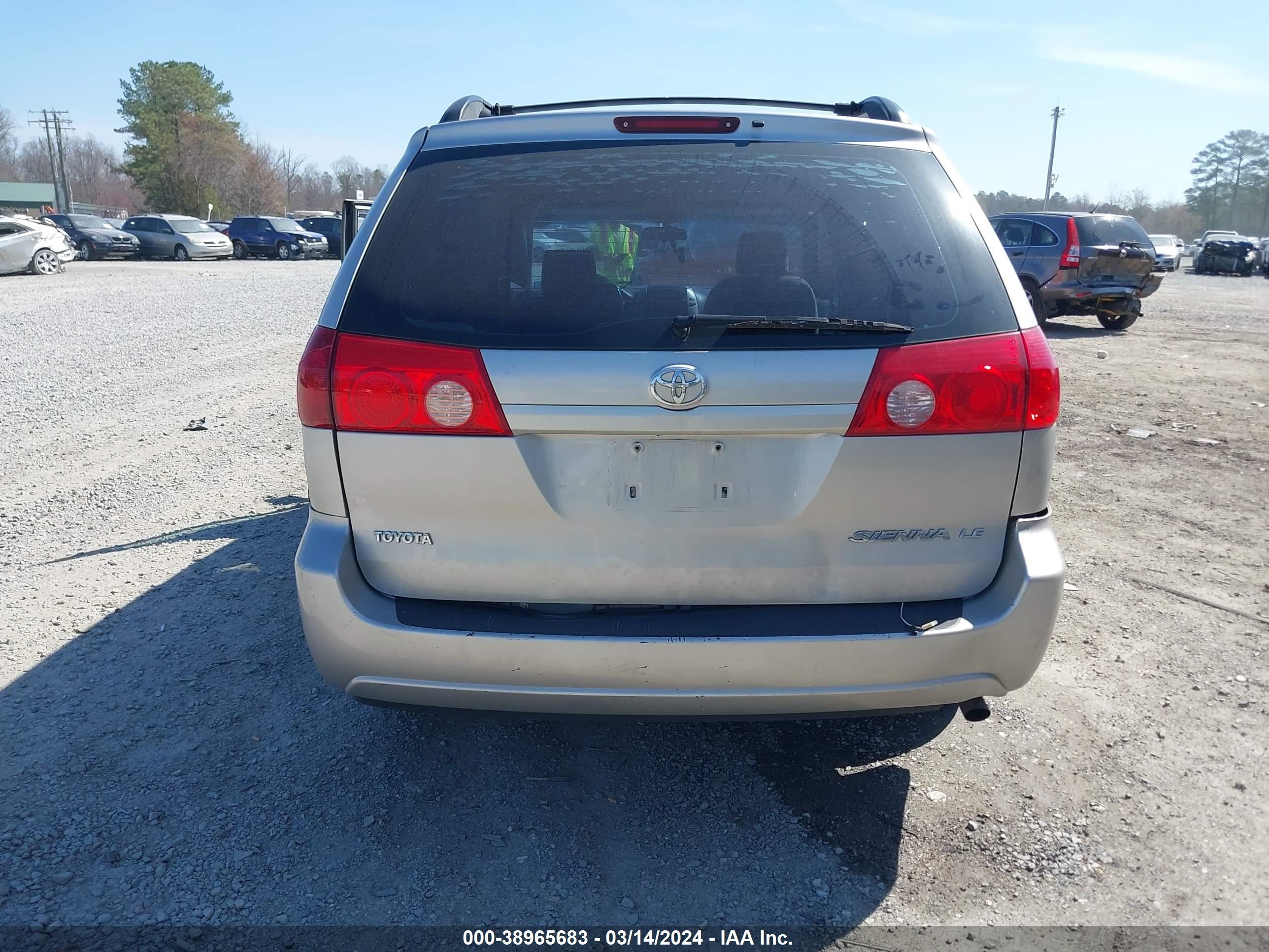 Photo 15 VIN: 5TDZK23C88S211670 - TOYOTA SIENNA 