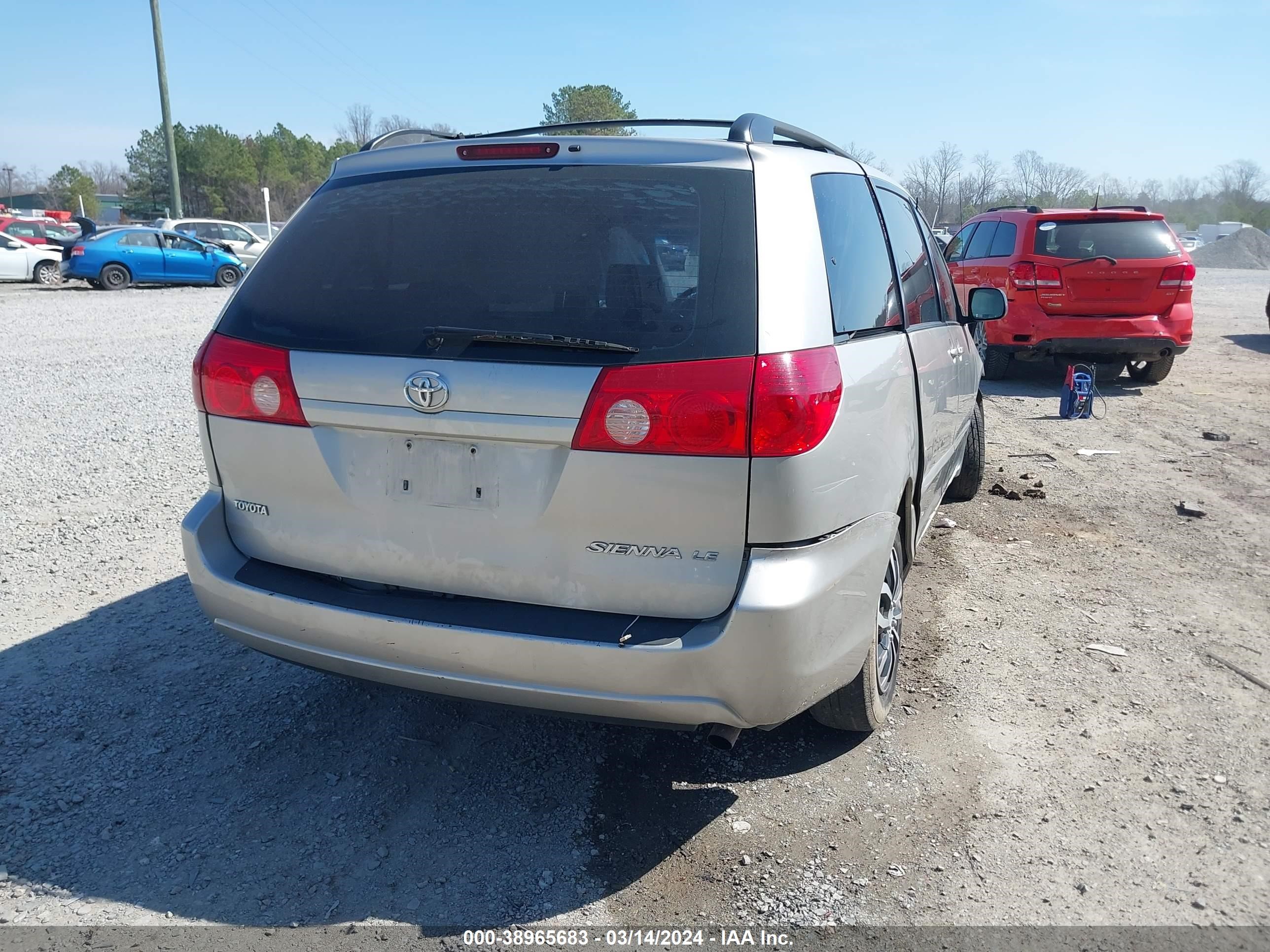 Photo 3 VIN: 5TDZK23C88S211670 - TOYOTA SIENNA 