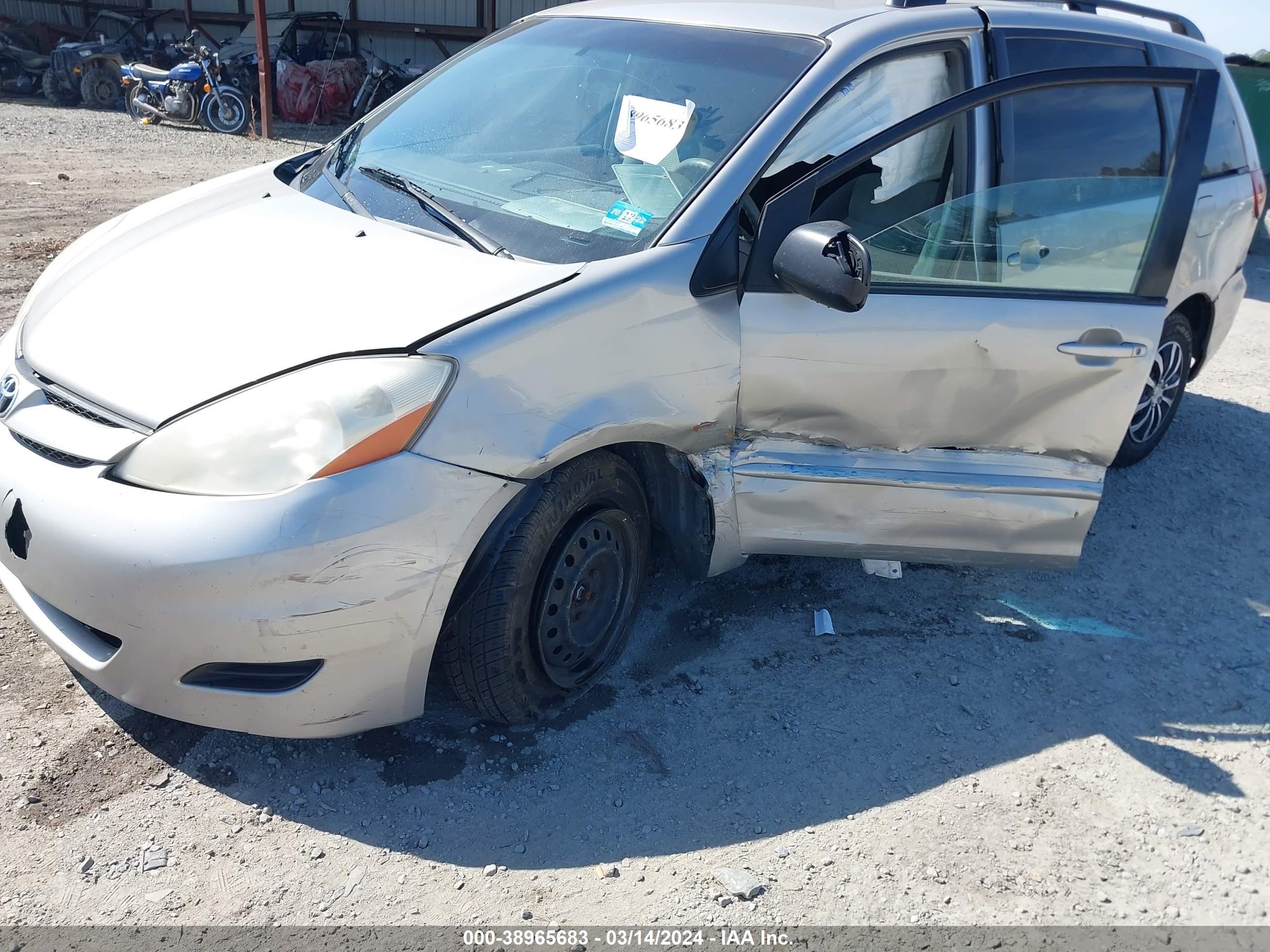 Photo 5 VIN: 5TDZK23C88S211670 - TOYOTA SIENNA 