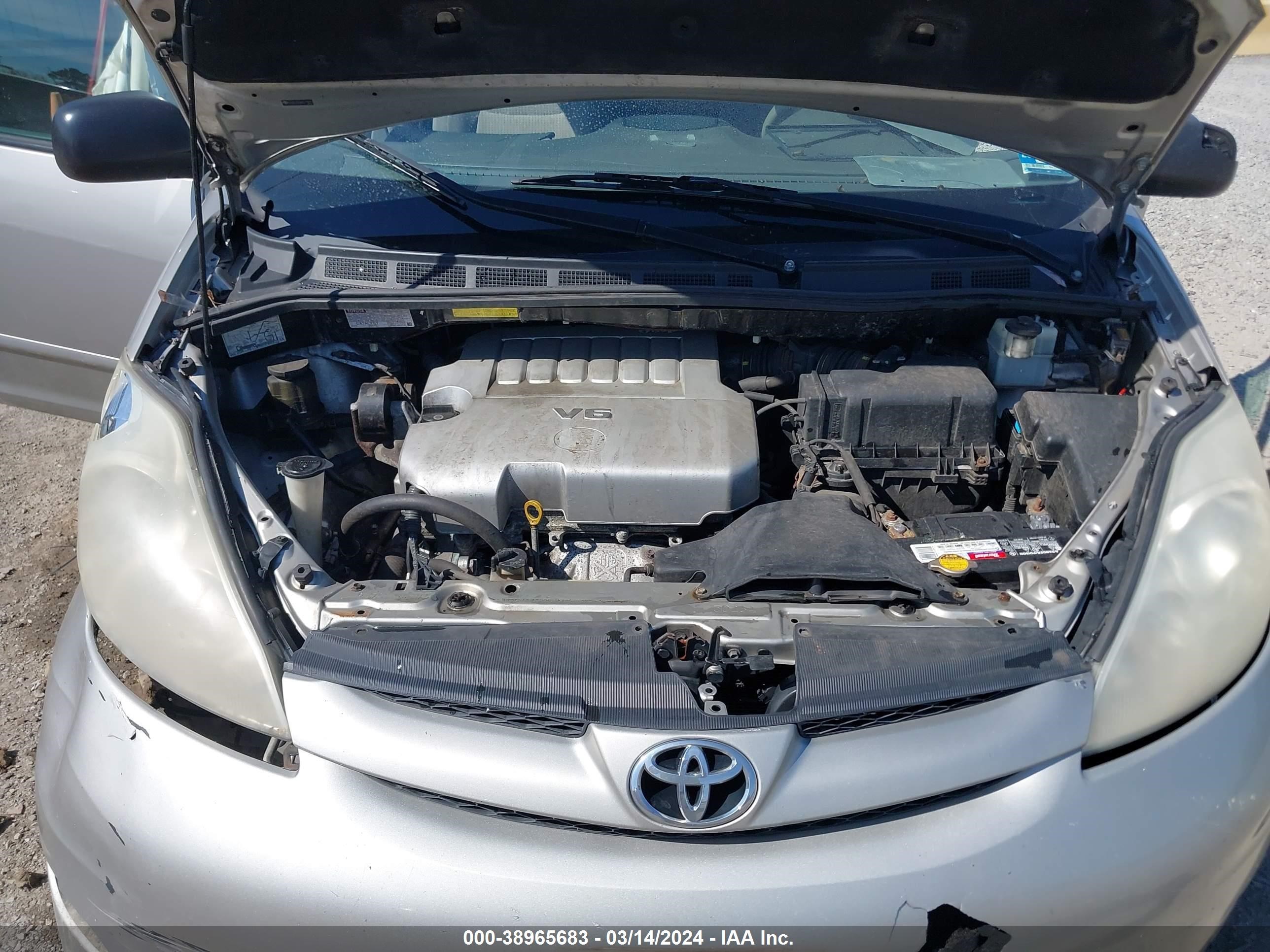 Photo 9 VIN: 5TDZK23C88S211670 - TOYOTA SIENNA 