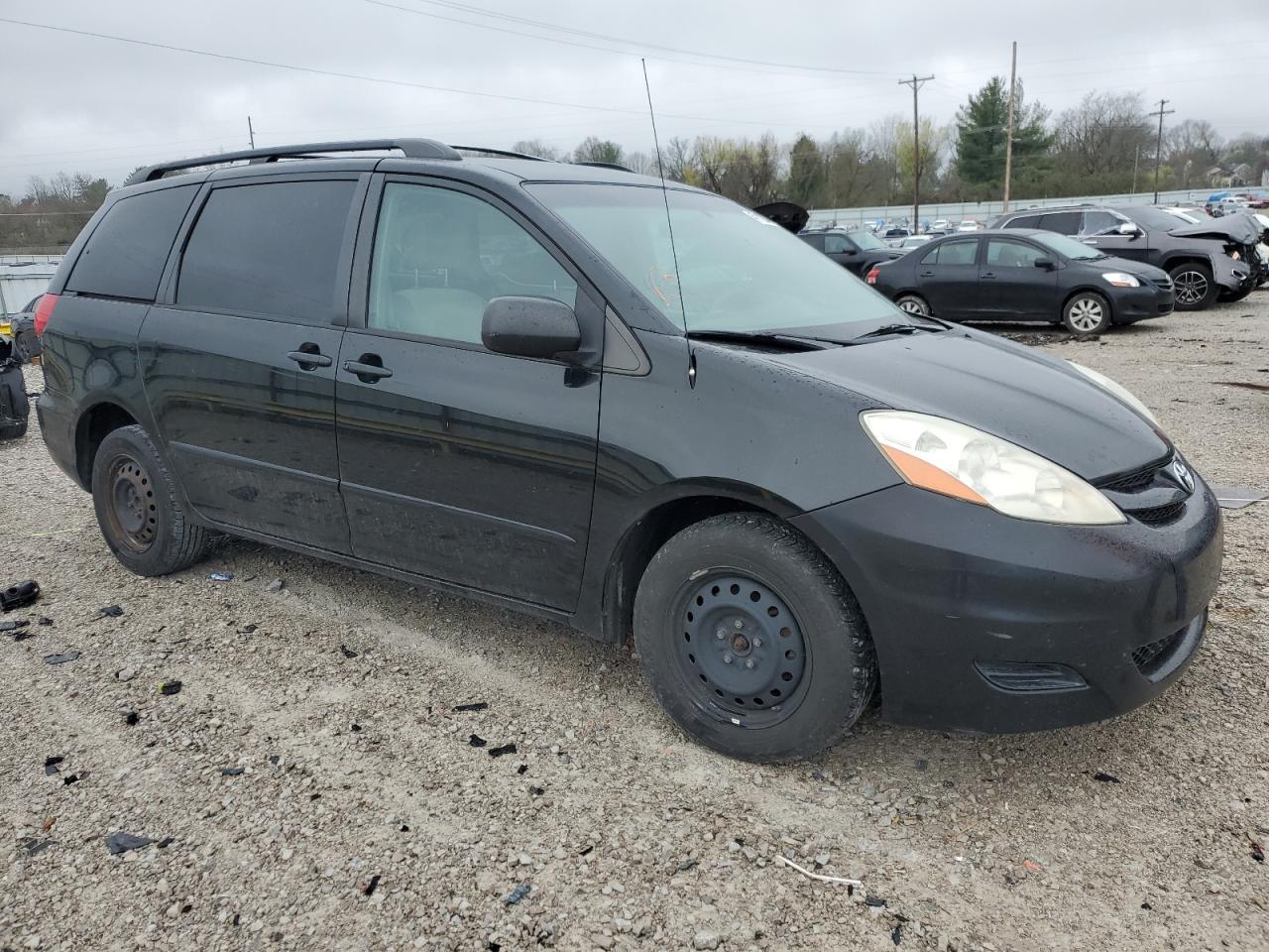 Photo 3 VIN: 5TDZK23C88S214620 - TOYOTA SIENNA 