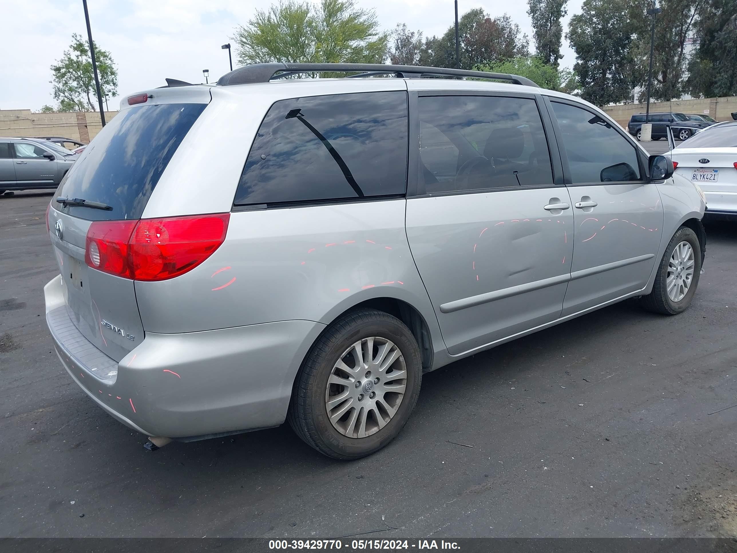 Photo 3 VIN: 5TDZK23C88S221714 - TOYOTA SIENNA 