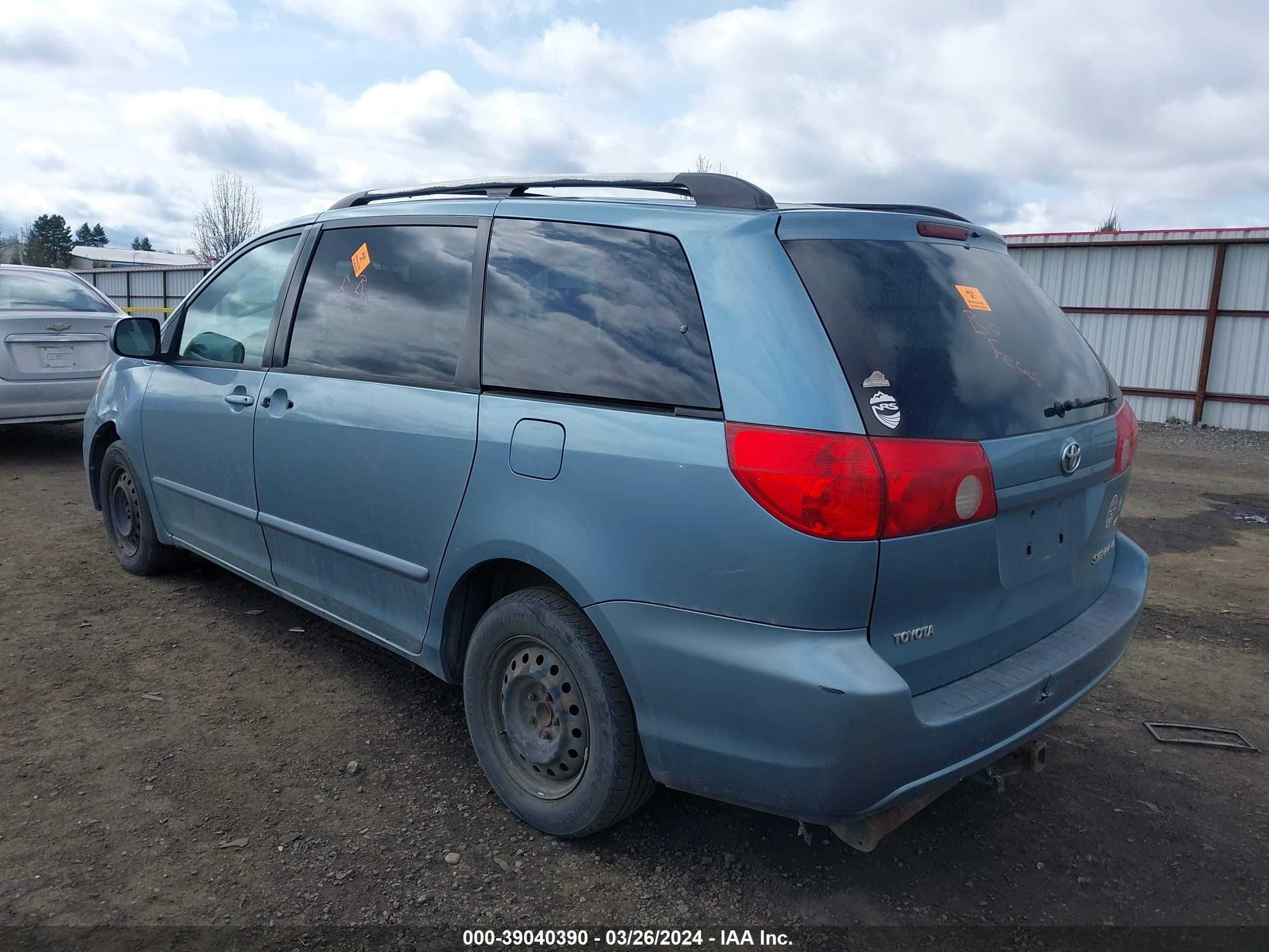 Photo 2 VIN: 5TDZK23C89S240796 - TOYOTA SIENNA 