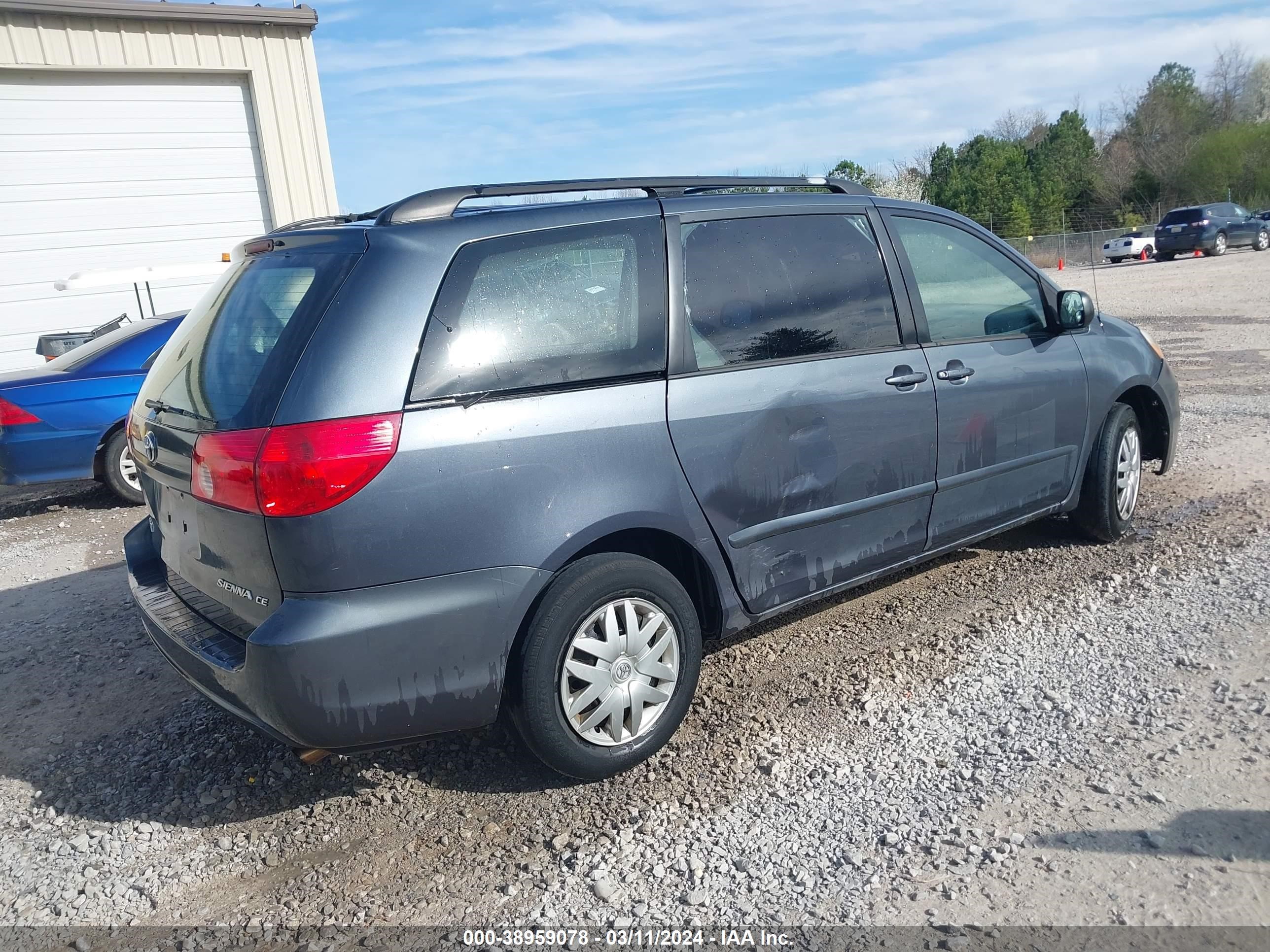 Photo 3 VIN: 5TDZK23C89S264127 - TOYOTA SIENNA 