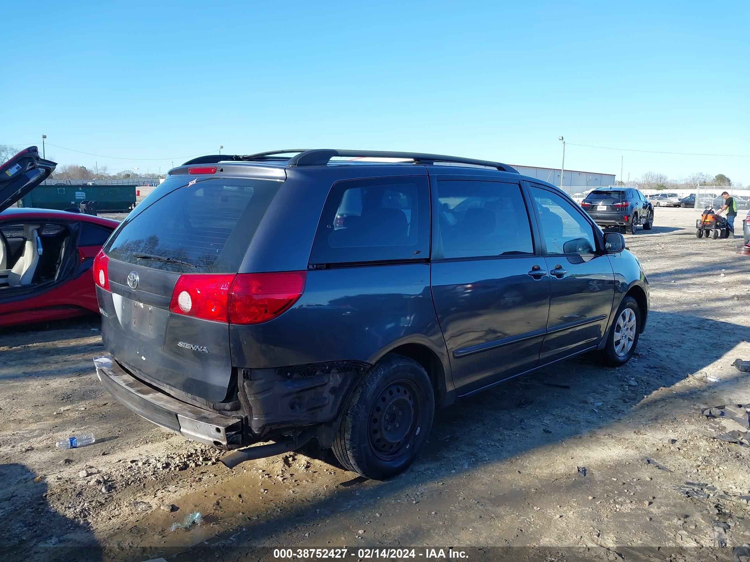 Photo 3 VIN: 5TDZK23C97S006454 - TOYOTA SIENNA 