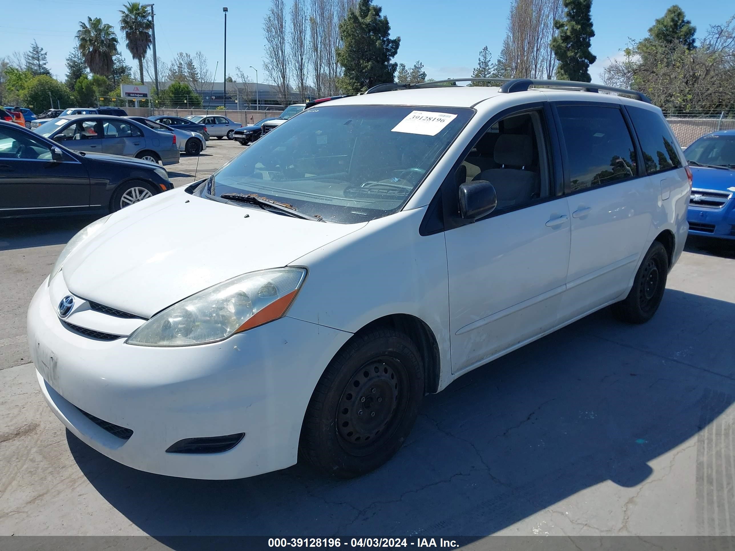 Photo 1 VIN: 5TDZK23C97S014067 - TOYOTA SIENNA 