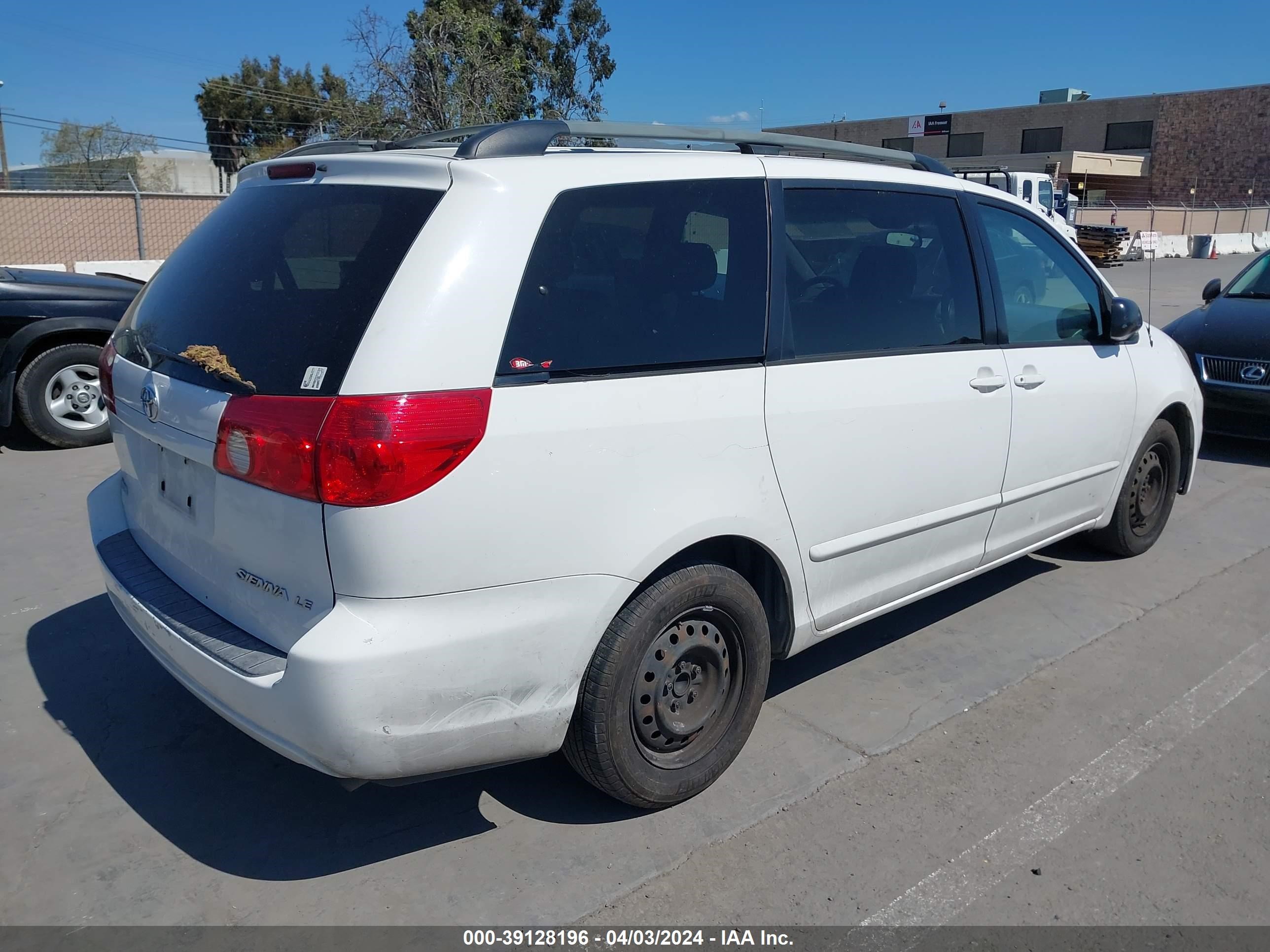 Photo 3 VIN: 5TDZK23C97S014067 - TOYOTA SIENNA 