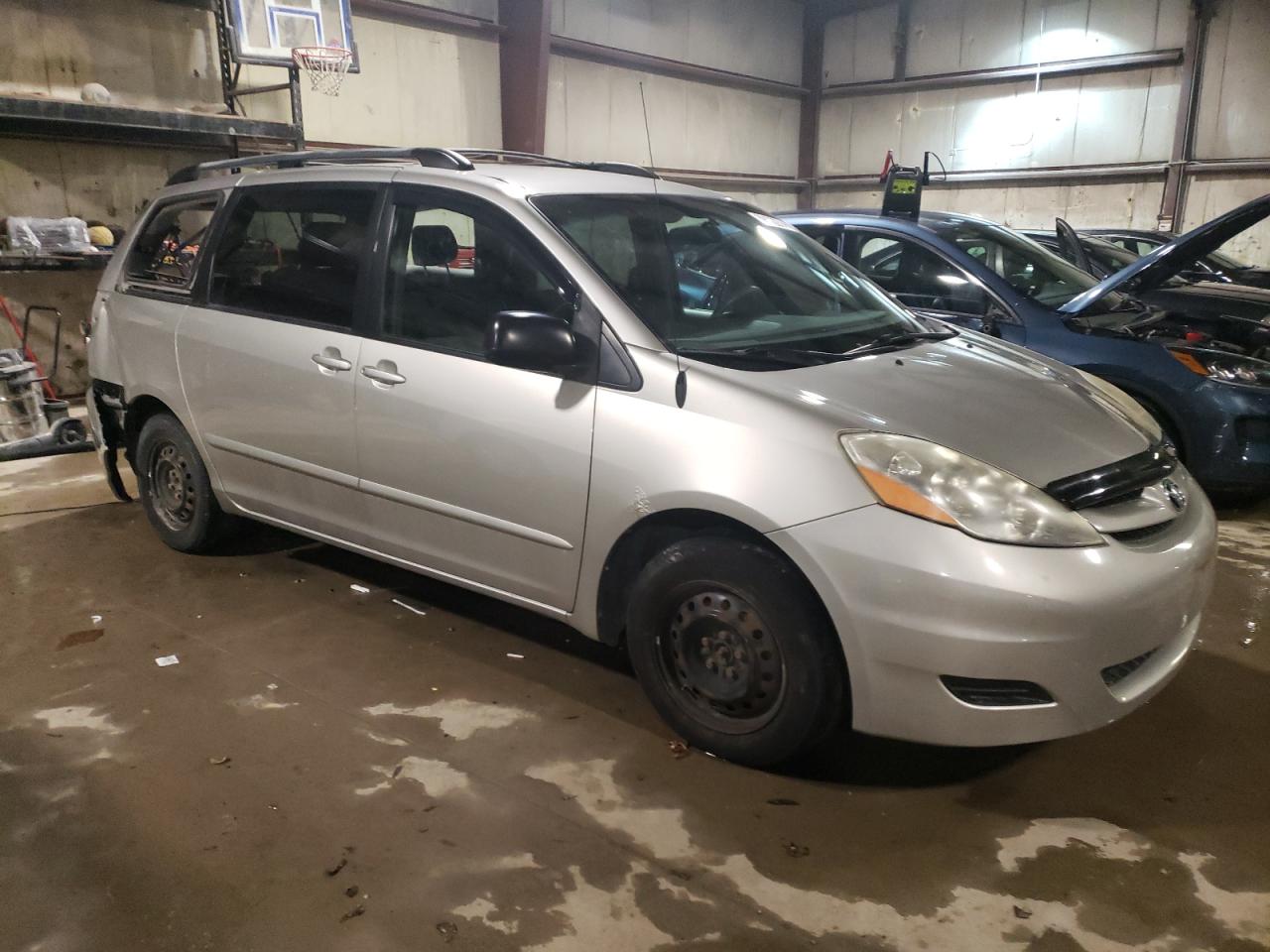 Photo 3 VIN: 5TDZK23C97S024601 - TOYOTA SIENNA 