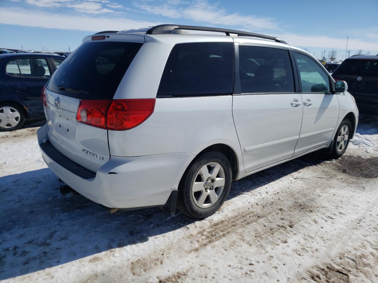 Photo 2 VIN: 5TDZK23C97S027112 - TOYOTA SIENNA 