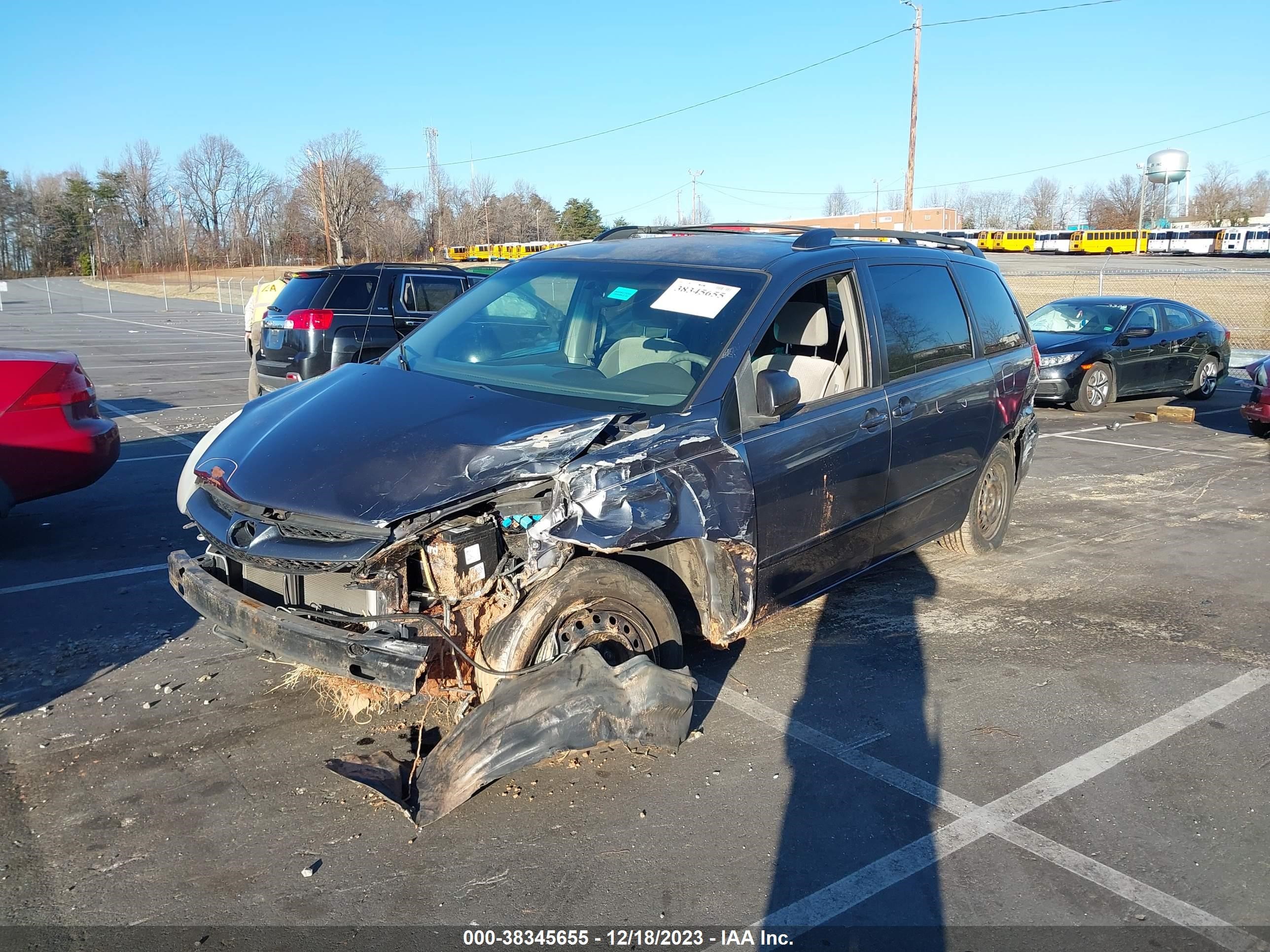 Photo 1 VIN: 5TDZK23C97S074107 - TOYOTA SIENNA 