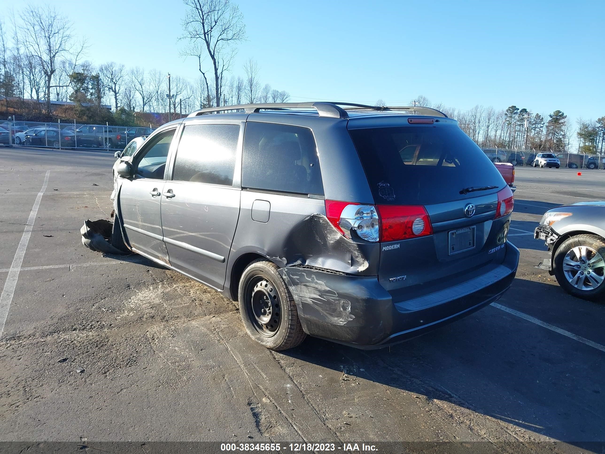 Photo 2 VIN: 5TDZK23C97S074107 - TOYOTA SIENNA 