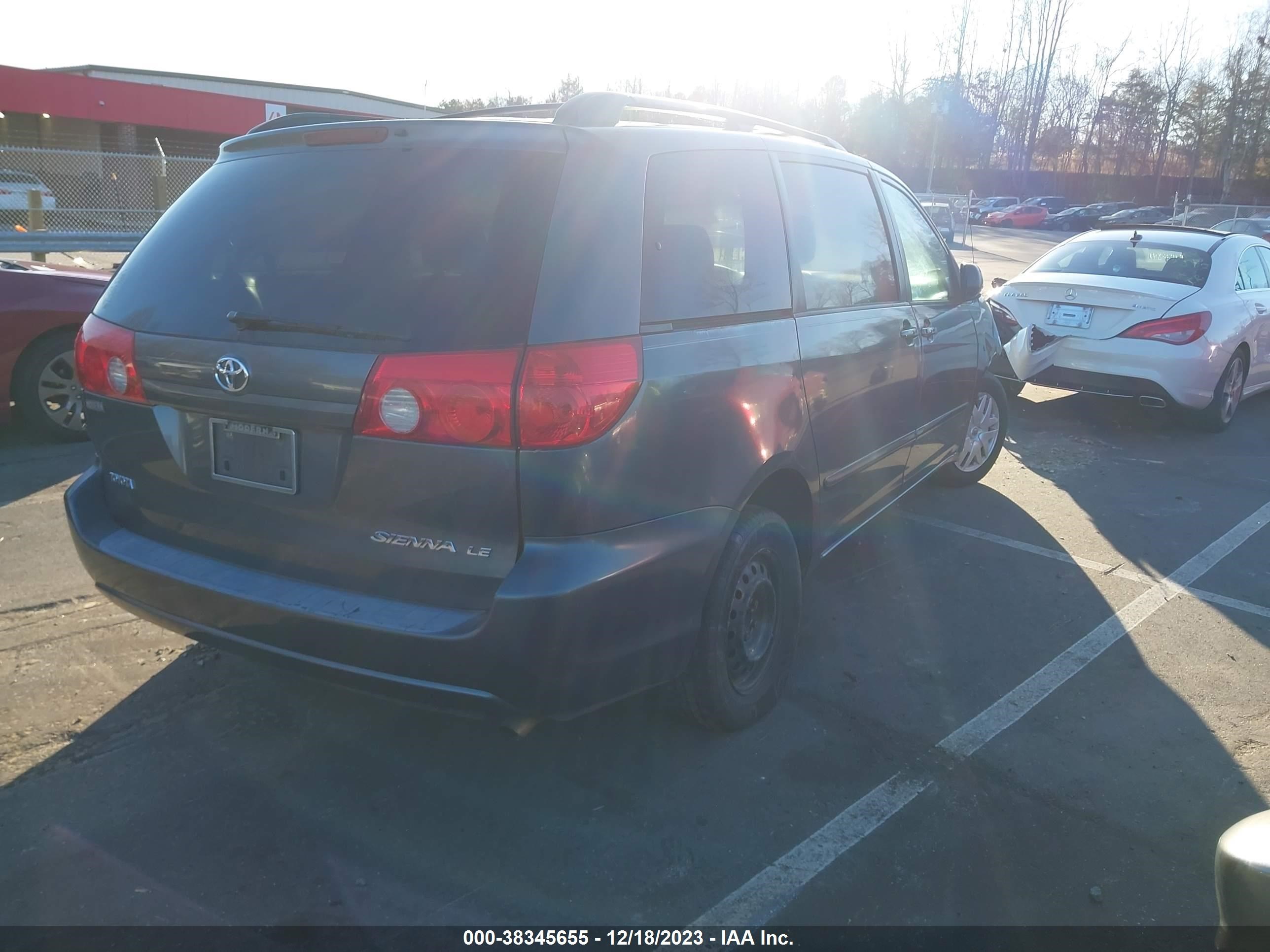 Photo 3 VIN: 5TDZK23C97S074107 - TOYOTA SIENNA 