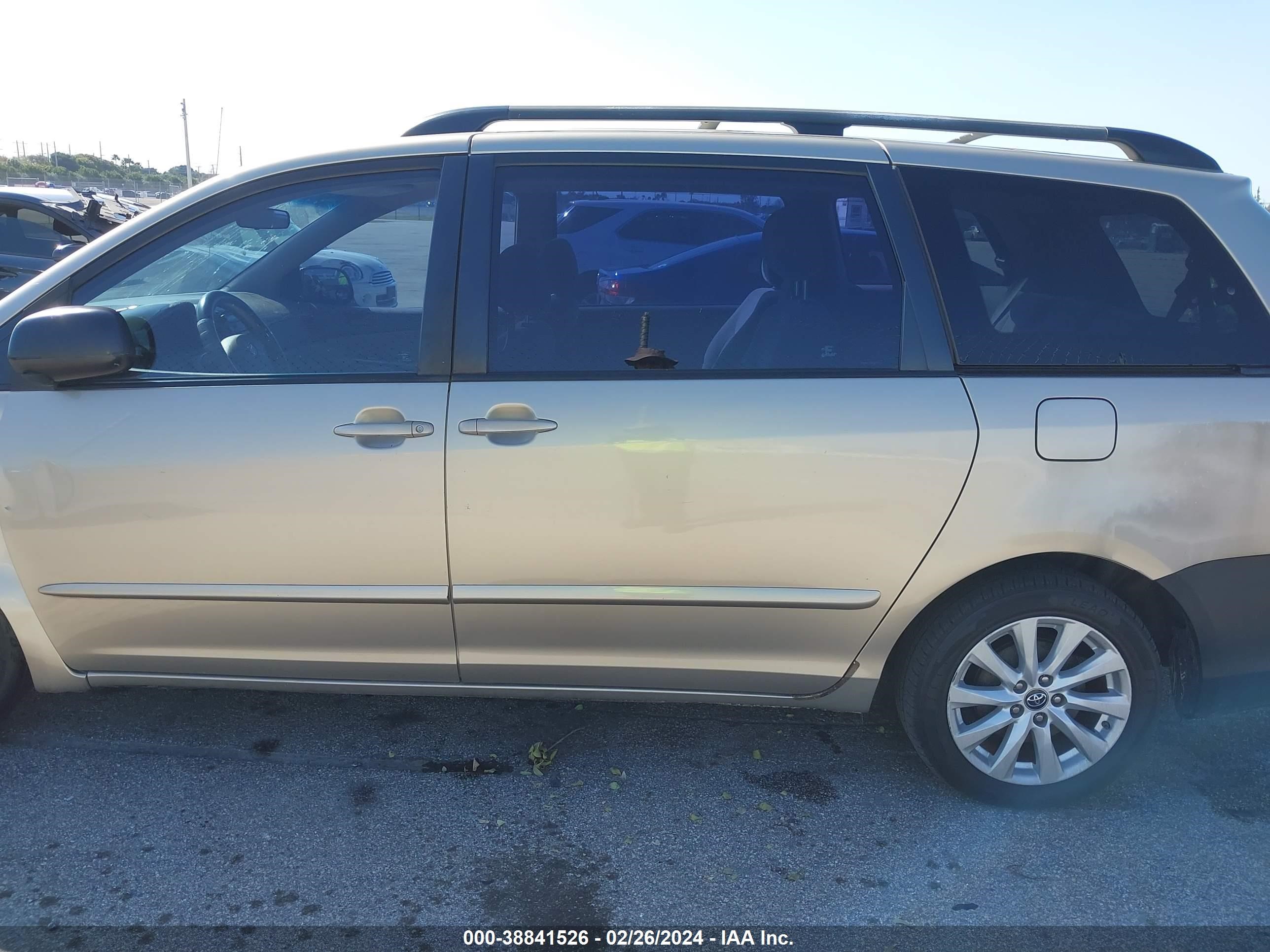 Photo 12 VIN: 5TDZK23C97S087830 - TOYOTA SIENNA 