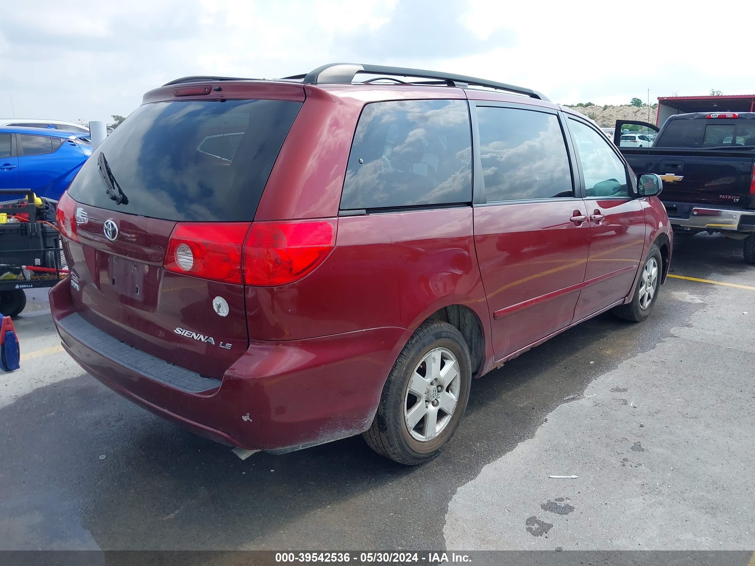 Photo 3 VIN: 5TDZK23C97S090128 - TOYOTA SIENNA 