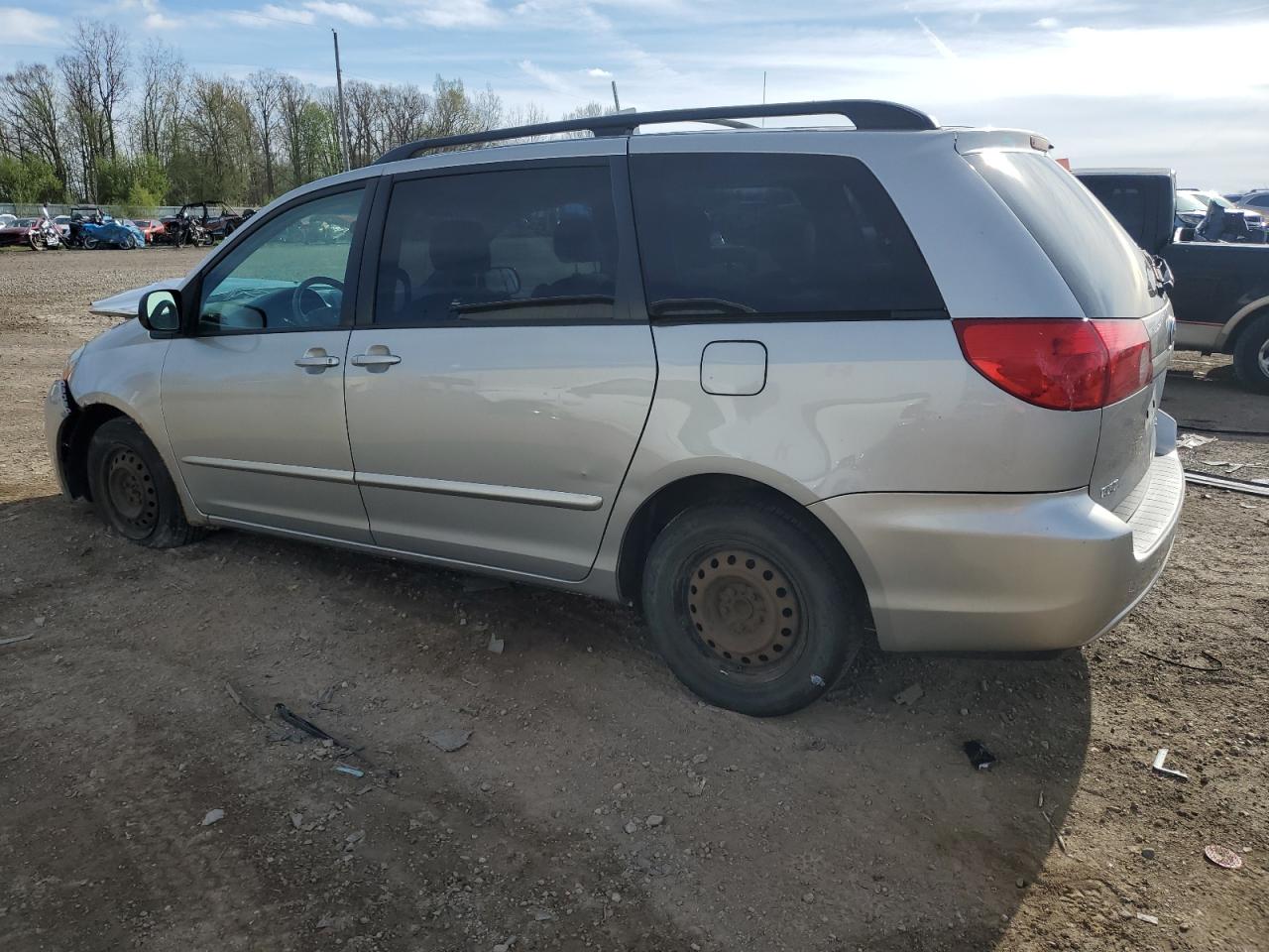 Photo 1 VIN: 5TDZK23C98S154721 - TOYOTA SIENNA 