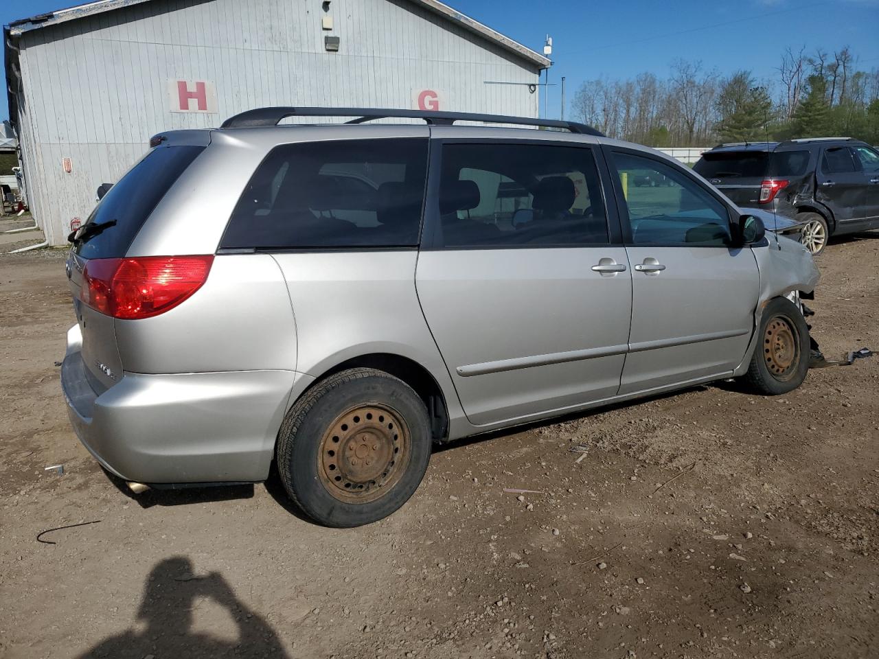 Photo 2 VIN: 5TDZK23C98S154721 - TOYOTA SIENNA 