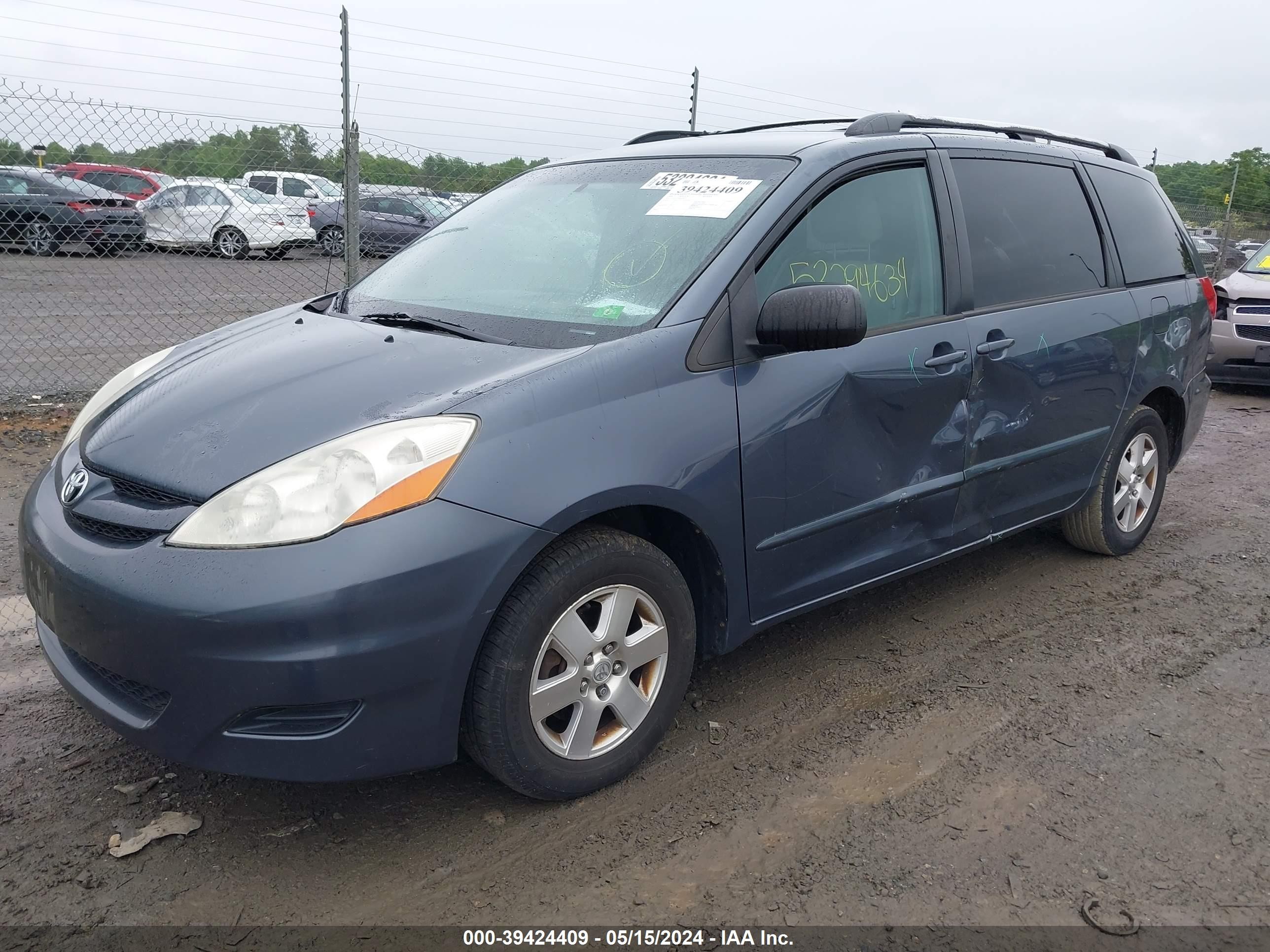 Photo 1 VIN: 5TDZK23C98S224427 - TOYOTA SIENNA 