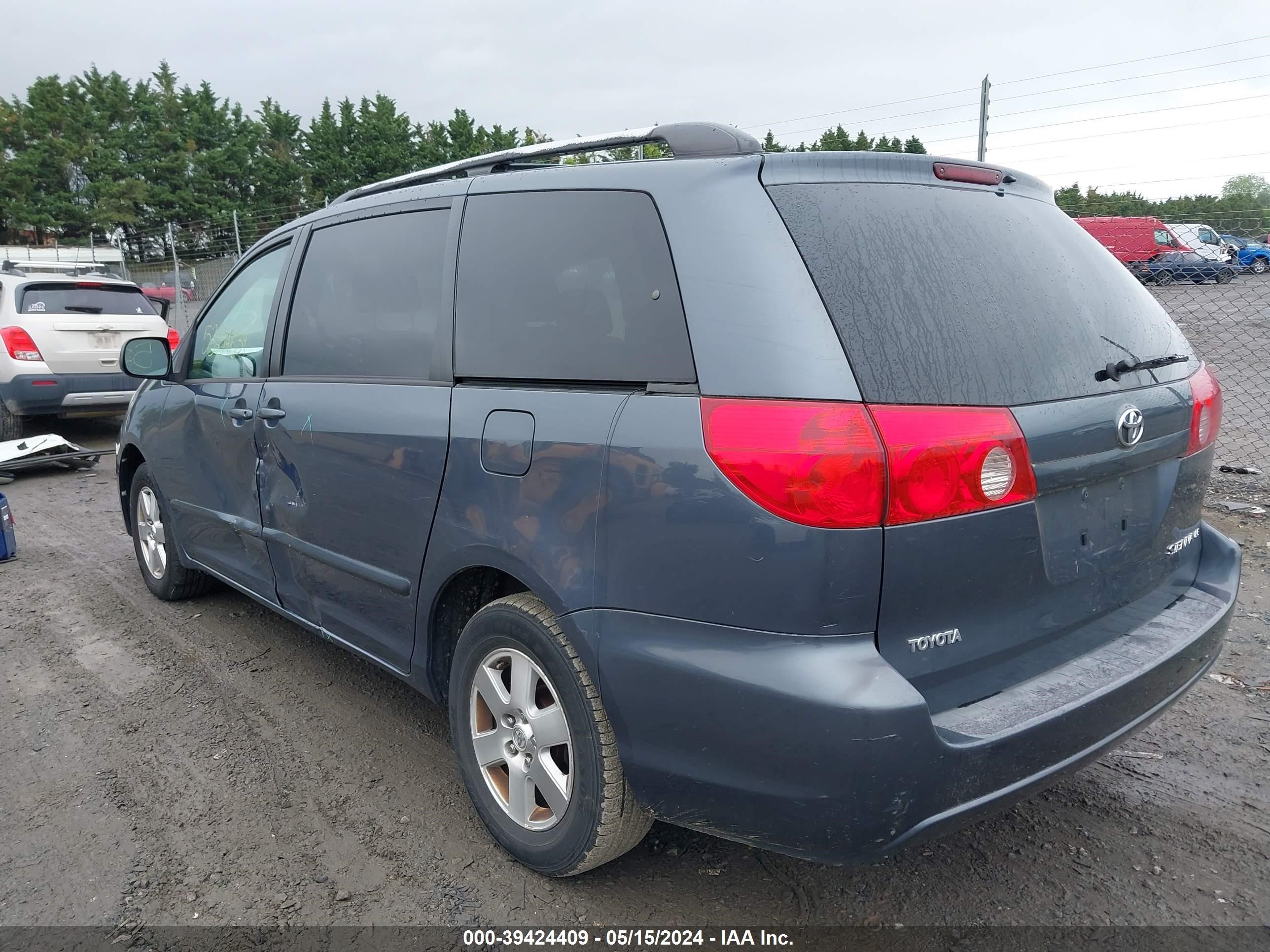 Photo 2 VIN: 5TDZK23C98S224427 - TOYOTA SIENNA 