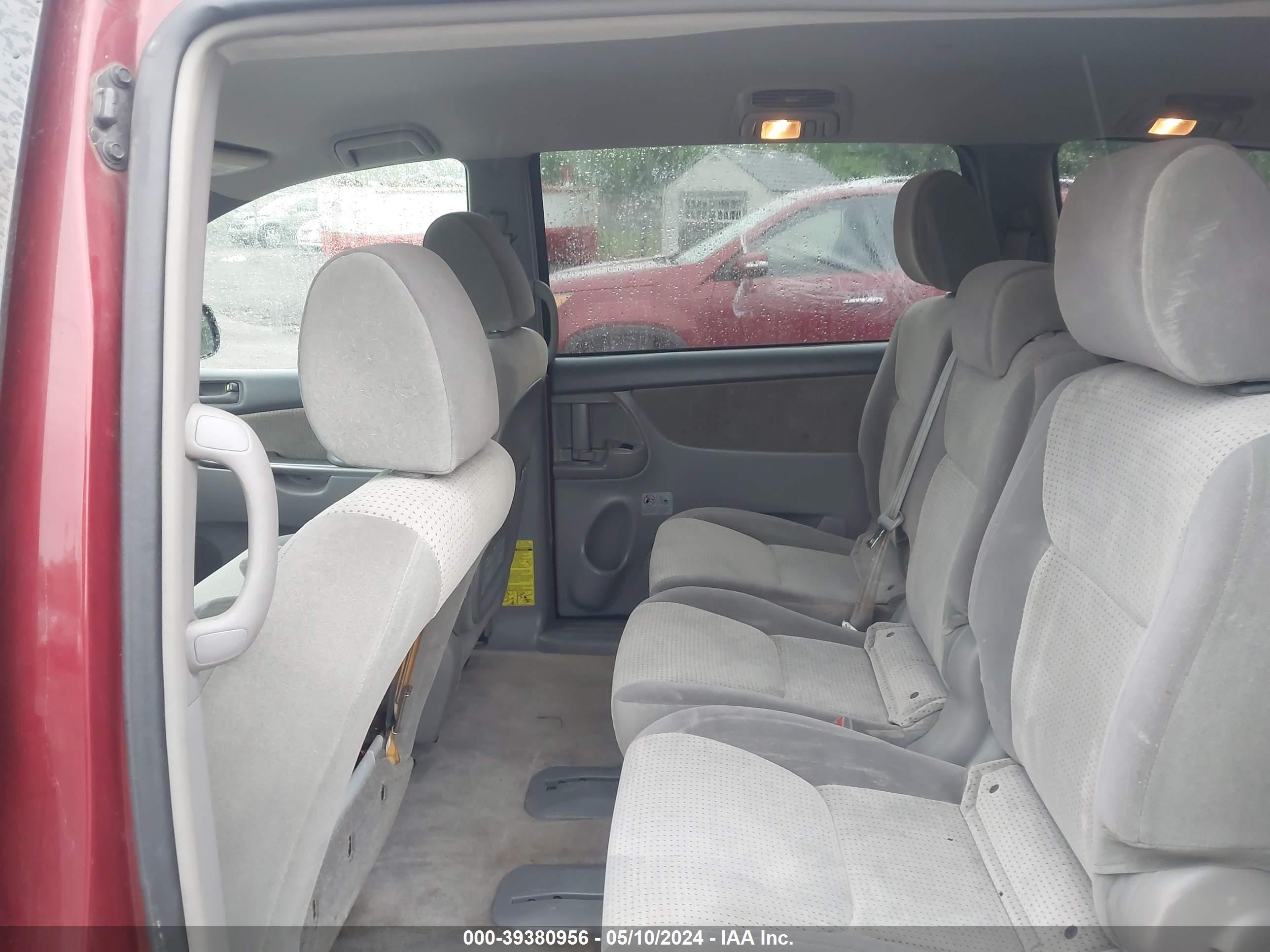 Photo 7 VIN: 5TDZK23C99S244324 - TOYOTA SIENNA 