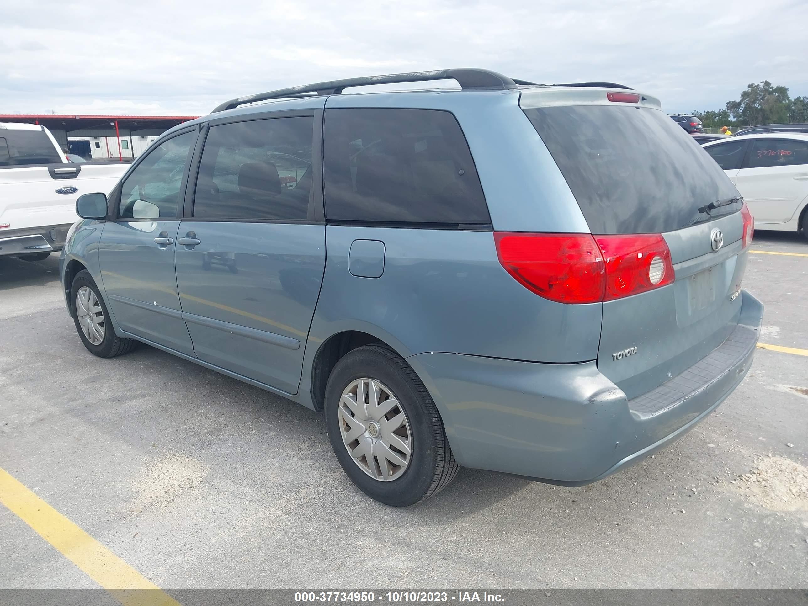 Photo 2 VIN: 5TDZK23CX7S034540 - TOYOTA SIENNA 