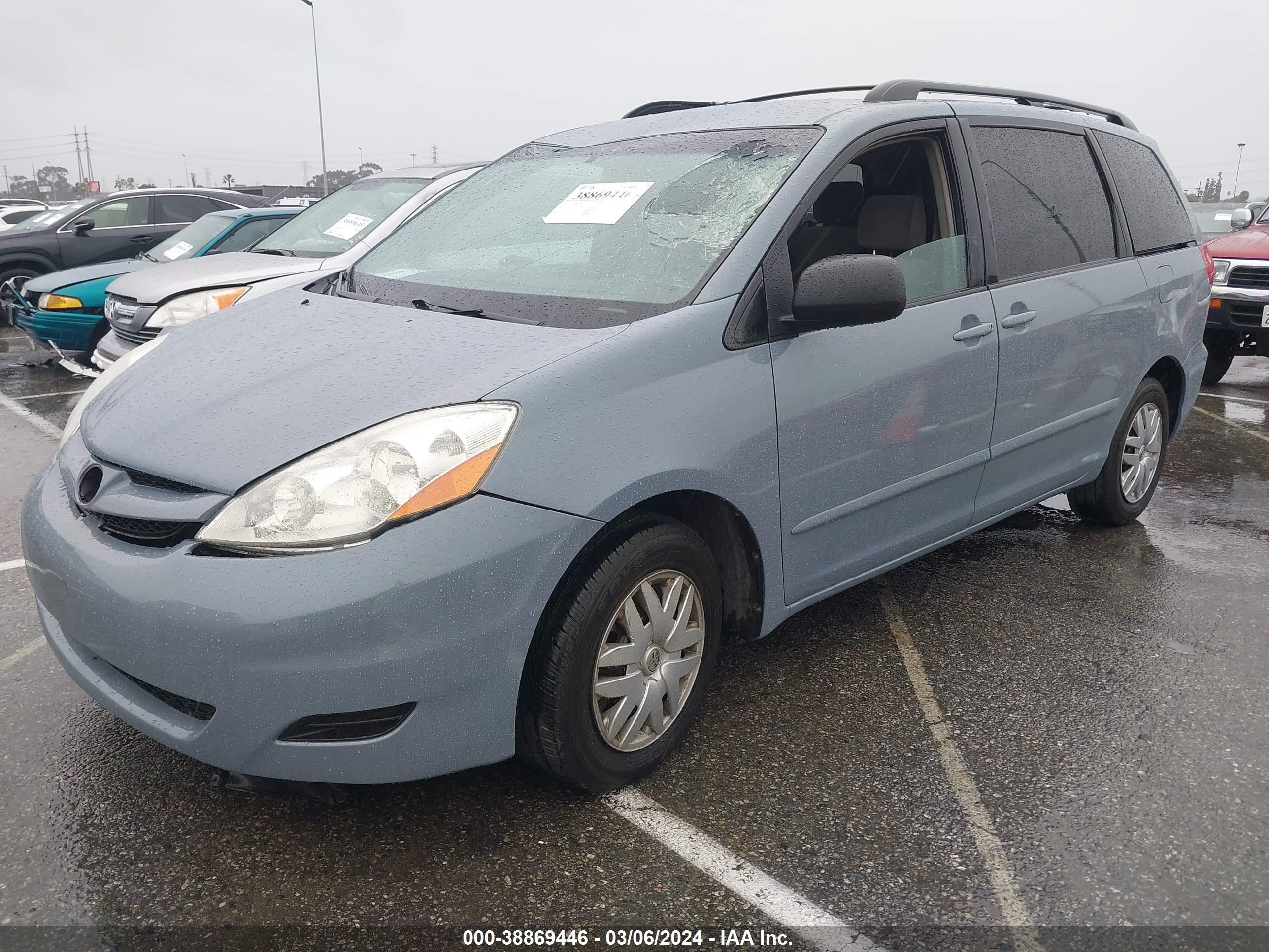 Photo 1 VIN: 5TDZK23CX7S067621 - TOYOTA SIENNA 