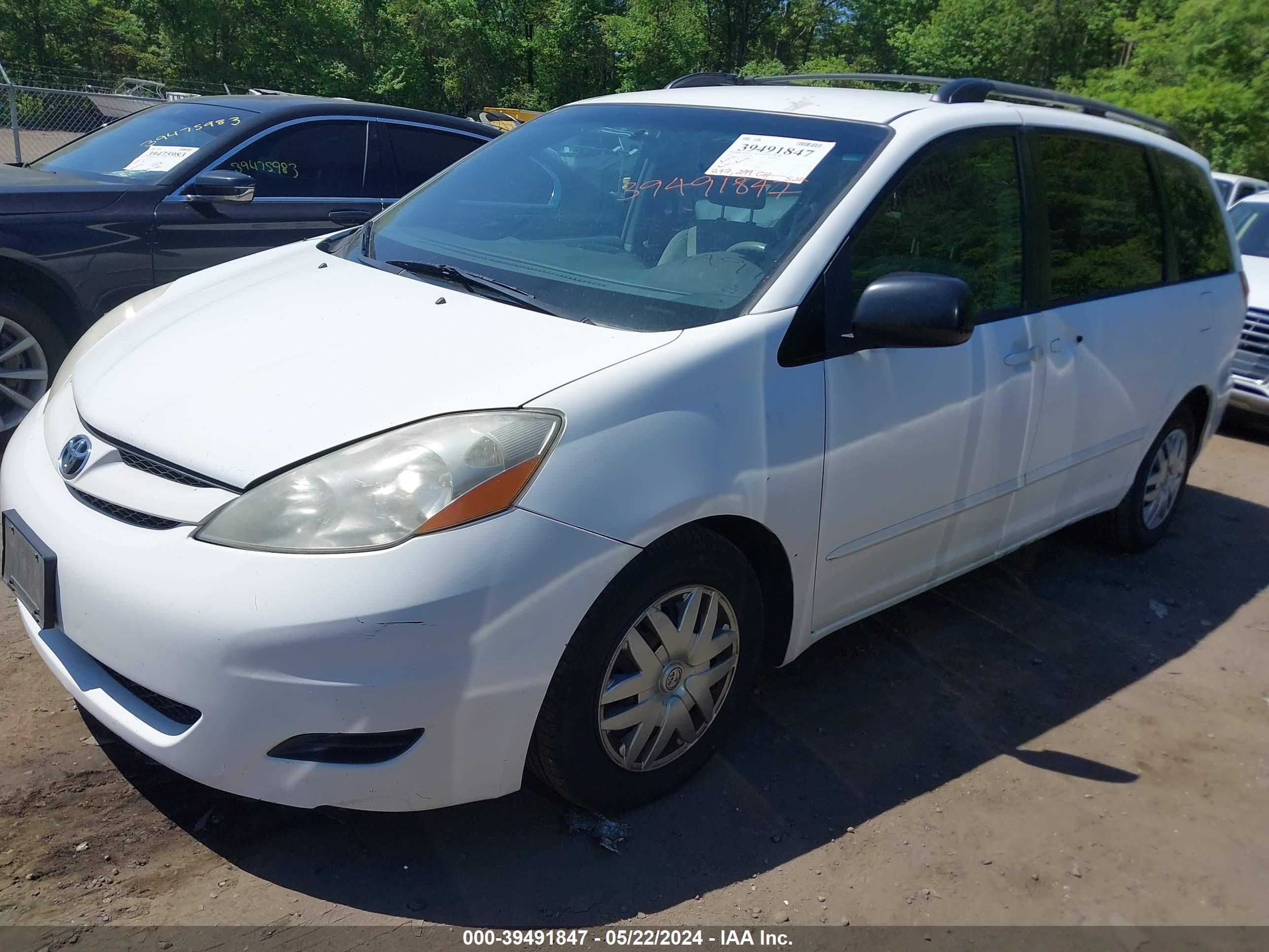 Photo 1 VIN: 5TDZK23CX7S093085 - TOYOTA SIENNA 