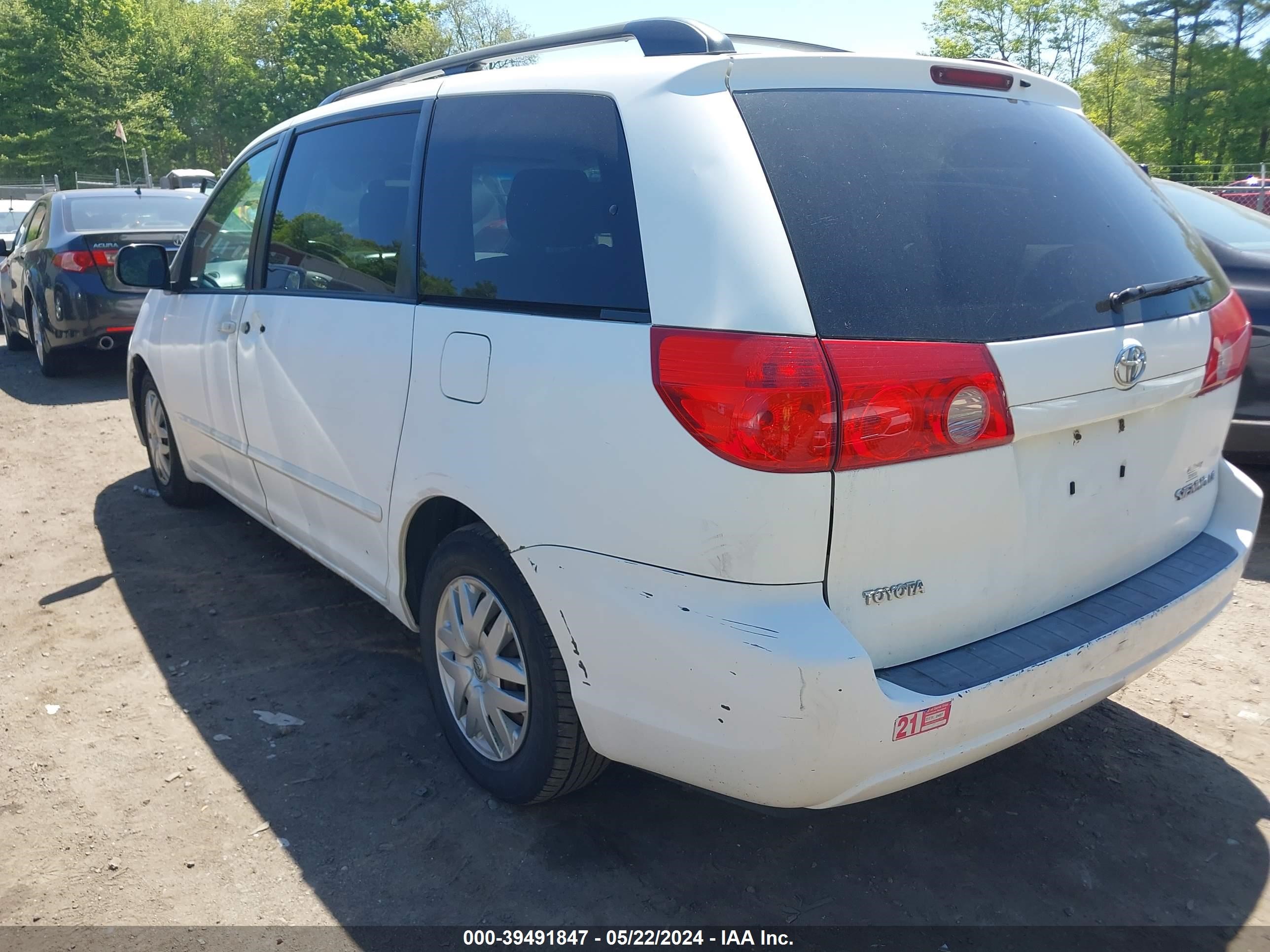 Photo 2 VIN: 5TDZK23CX7S093085 - TOYOTA SIENNA 