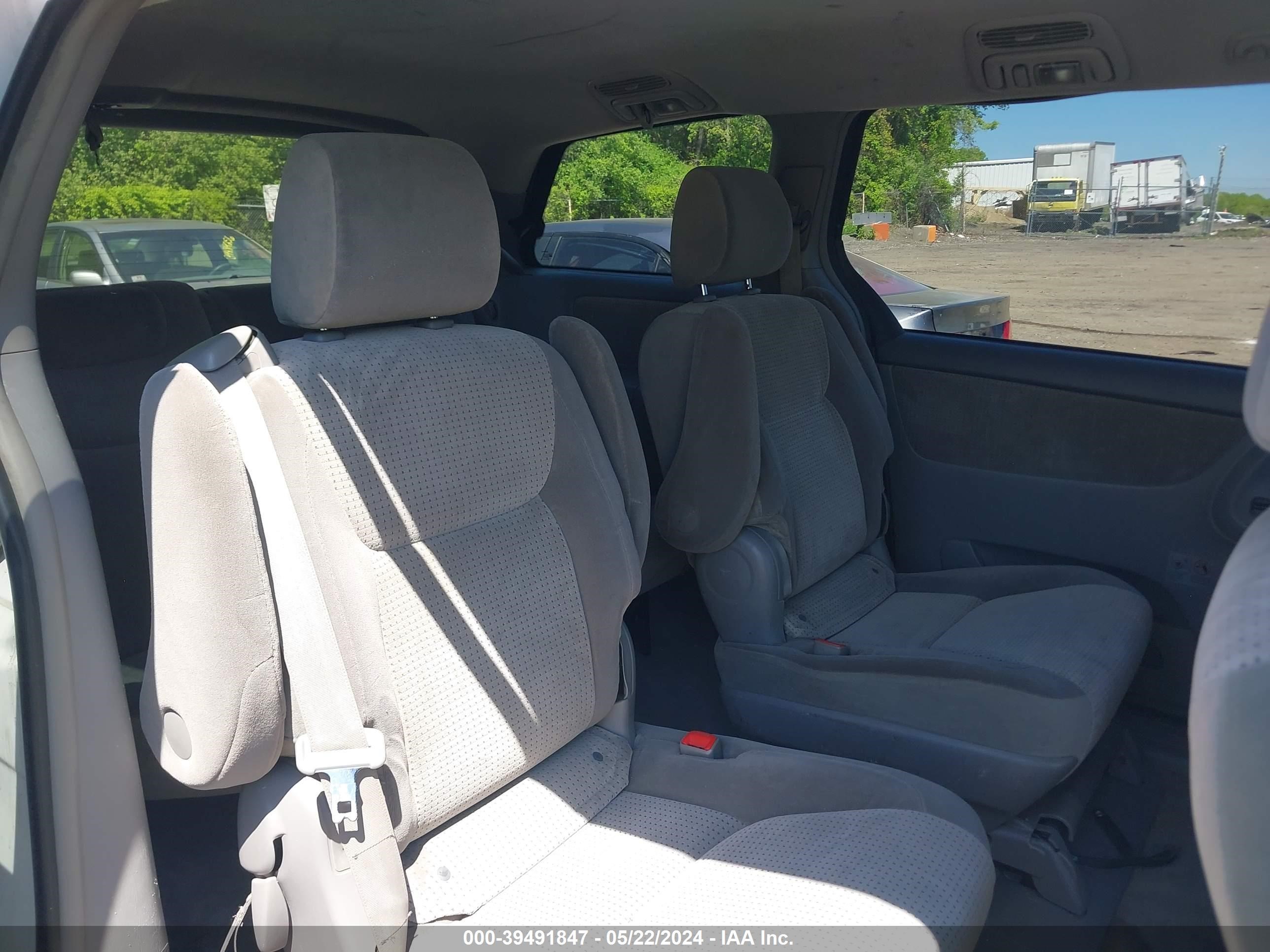 Photo 7 VIN: 5TDZK23CX7S093085 - TOYOTA SIENNA 