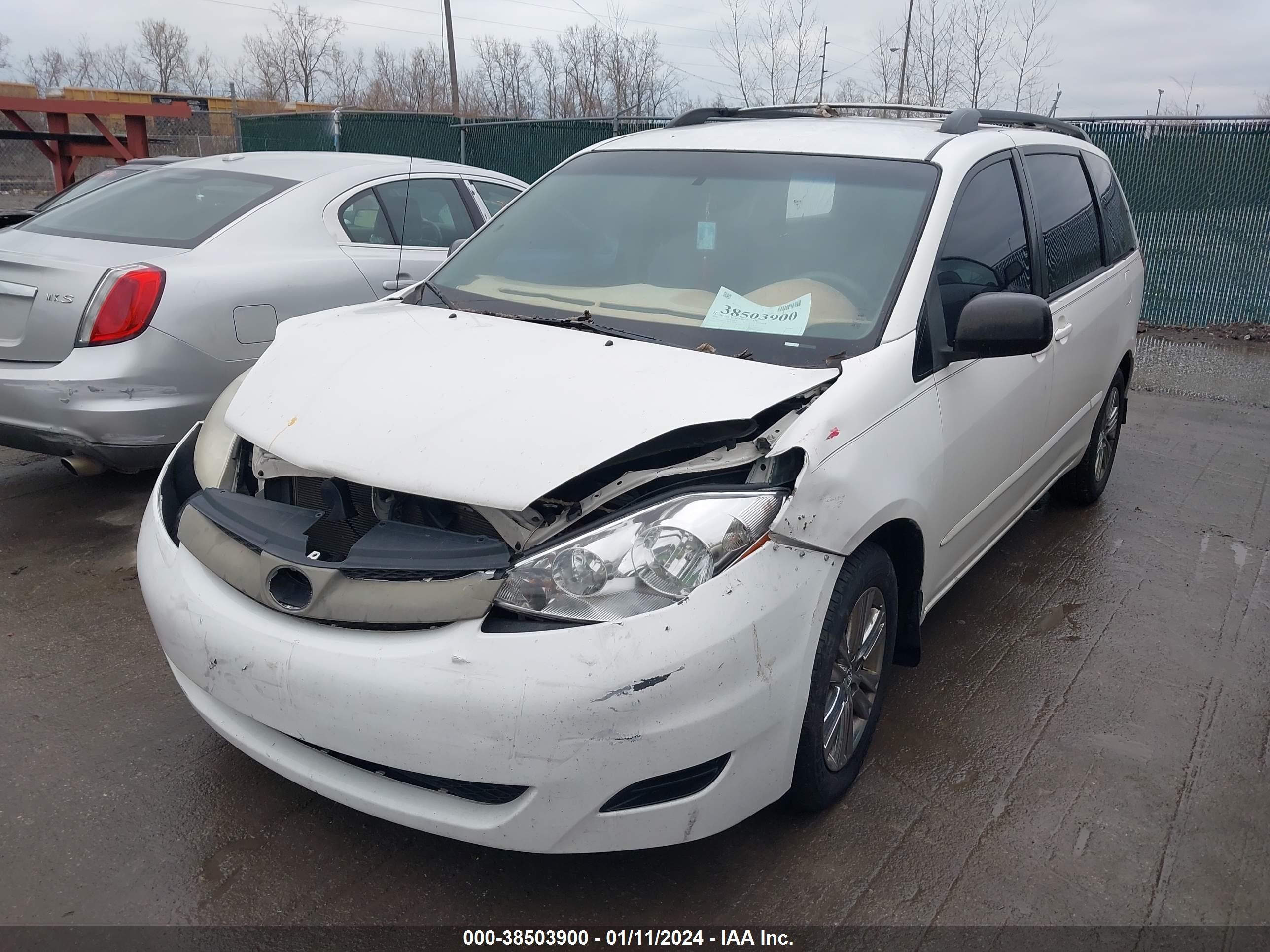 Photo 1 VIN: 5TDZK23CX8S126006 - TOYOTA SIENNA 