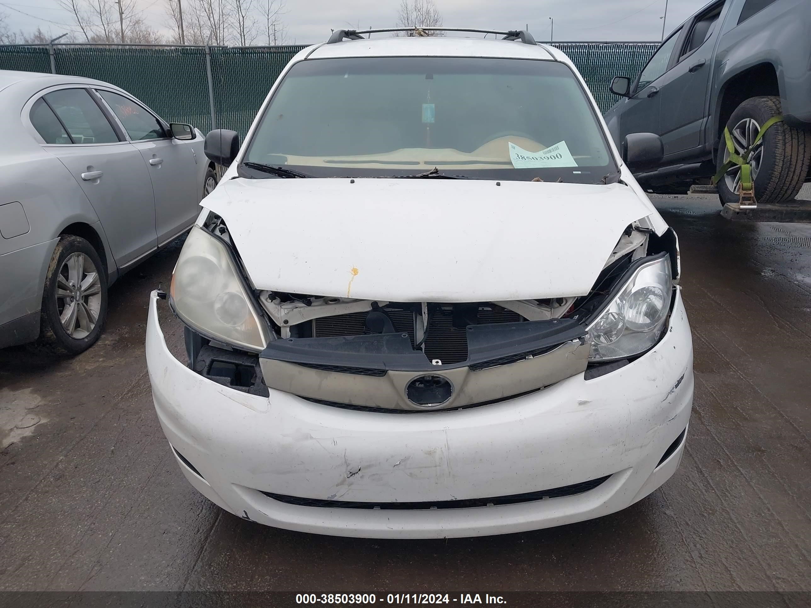 Photo 11 VIN: 5TDZK23CX8S126006 - TOYOTA SIENNA 