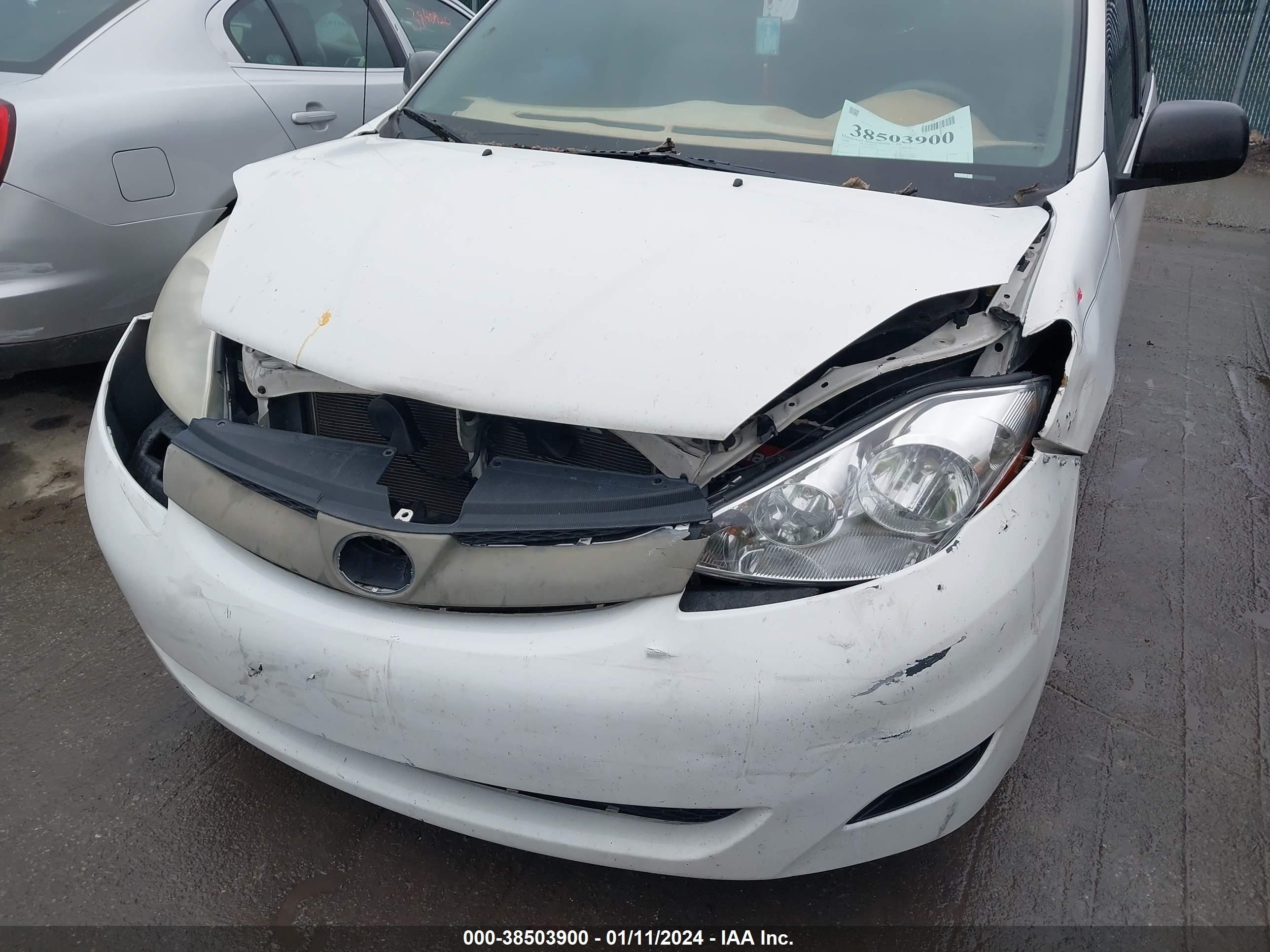 Photo 5 VIN: 5TDZK23CX8S126006 - TOYOTA SIENNA 