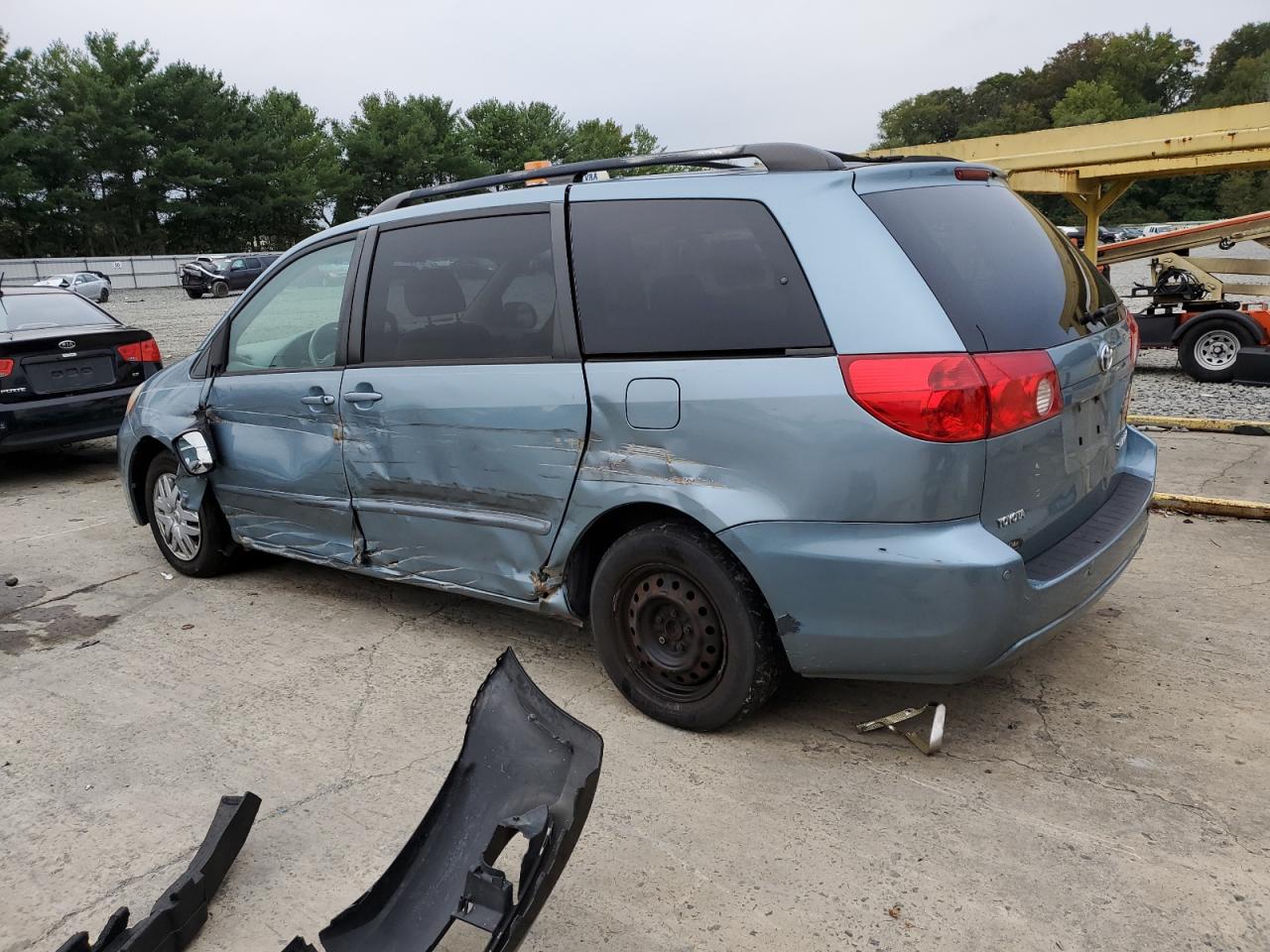 Photo 1 VIN: 5TDZK23CX8S138737 - TOYOTA SIENNA 