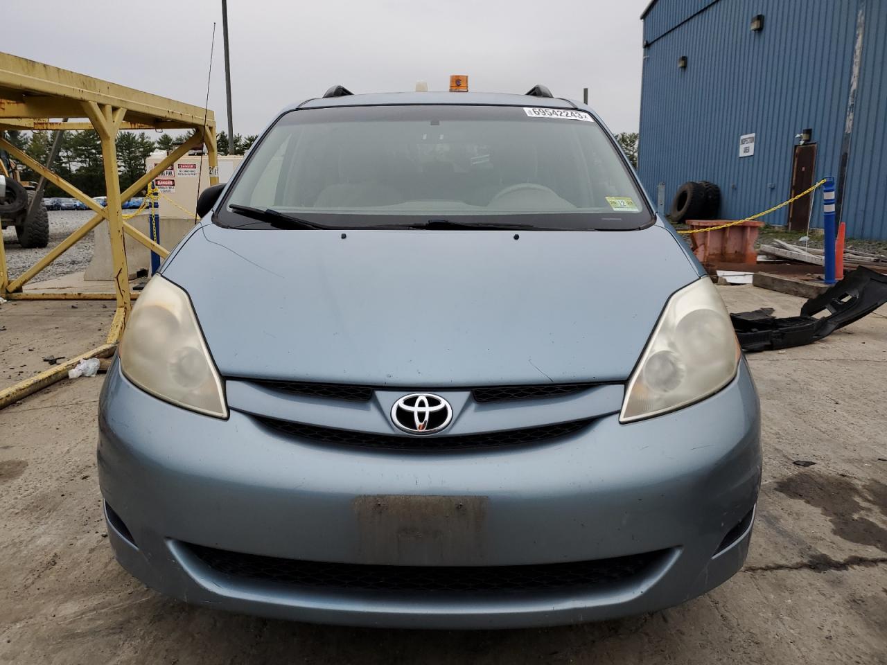 Photo 4 VIN: 5TDZK23CX8S138737 - TOYOTA SIENNA 