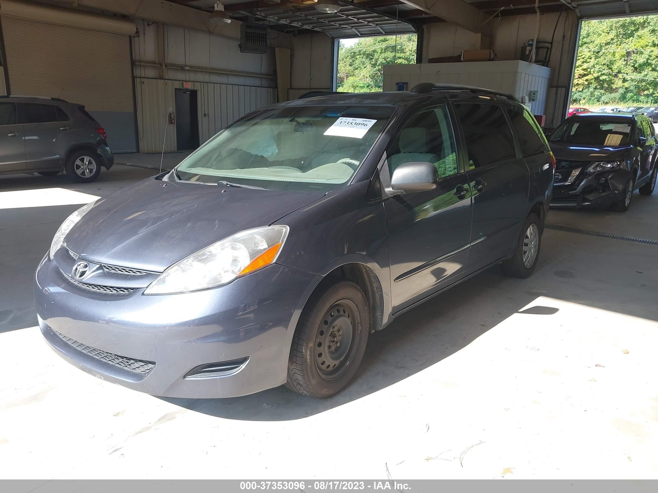 Photo 1 VIN: 5TDZK23CX8S141847 - TOYOTA SIENNA 