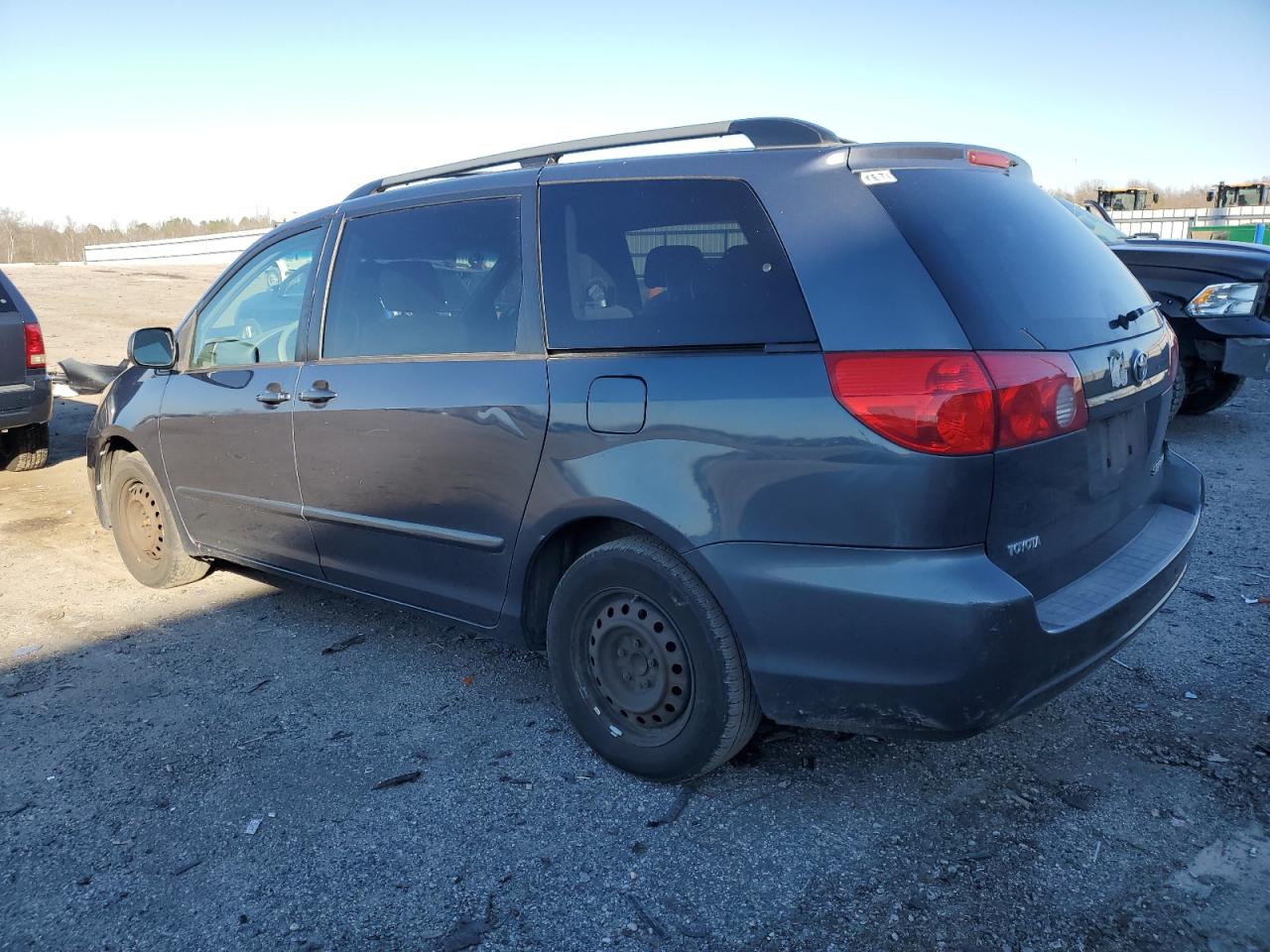 Photo 1 VIN: 5TDZK23CX8S156879 - TOYOTA SIENNA 