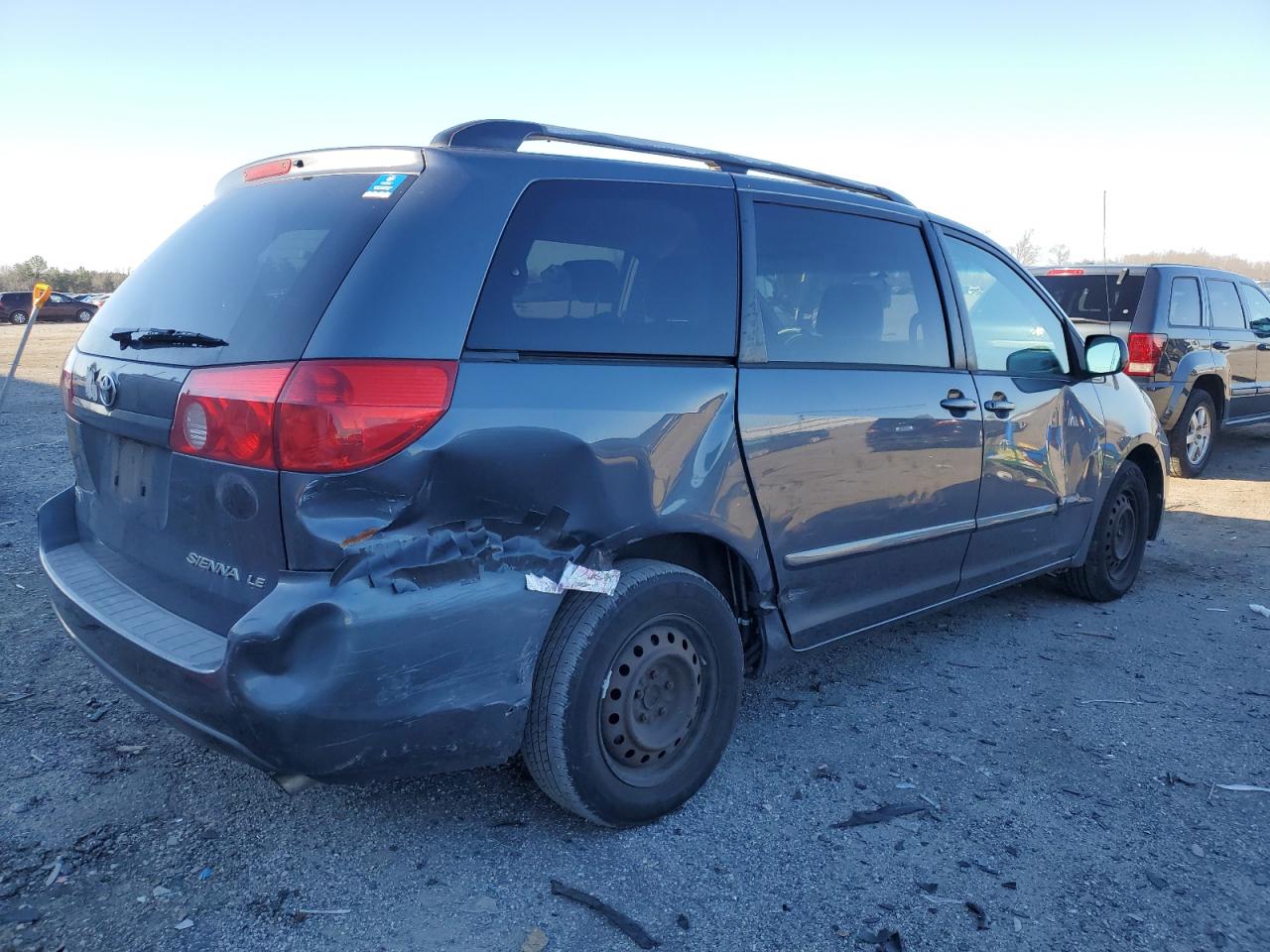 Photo 2 VIN: 5TDZK23CX8S156879 - TOYOTA SIENNA 